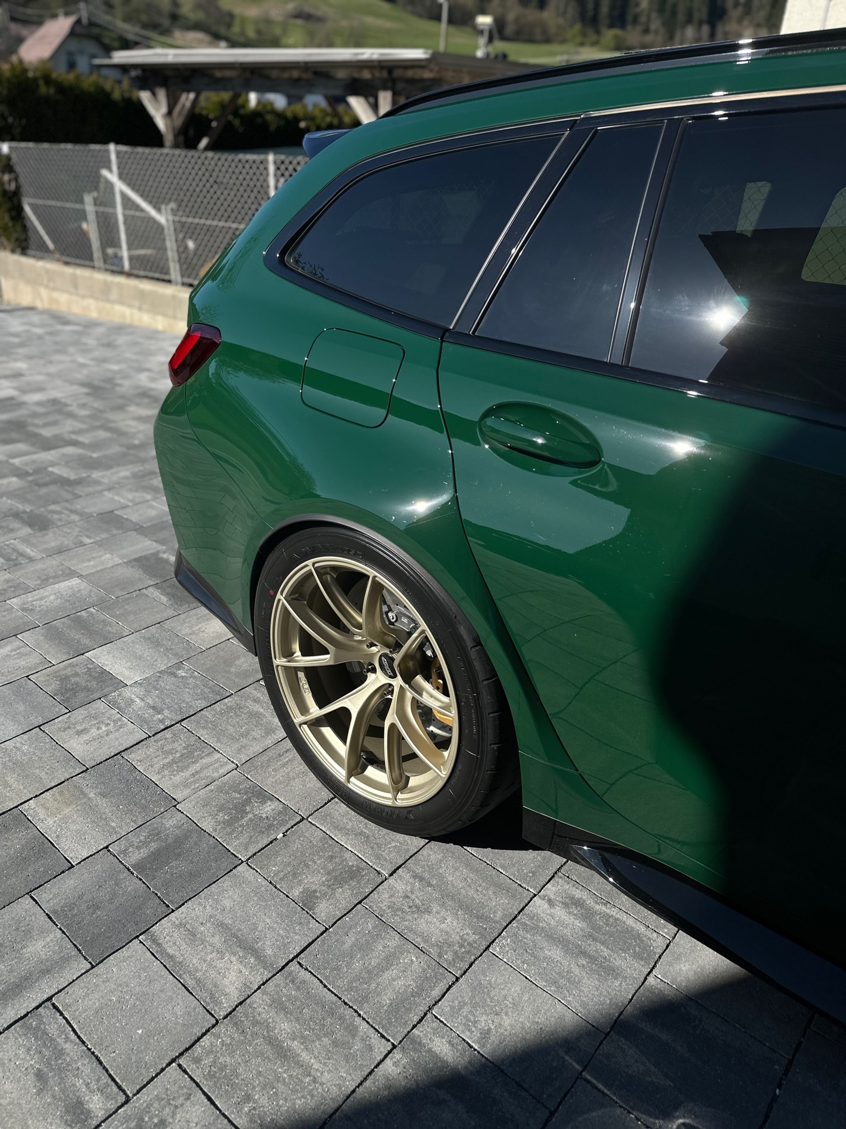 Green BMW G80 M3 with 19" VS-5RS Apex wheels in Motorsport Gold