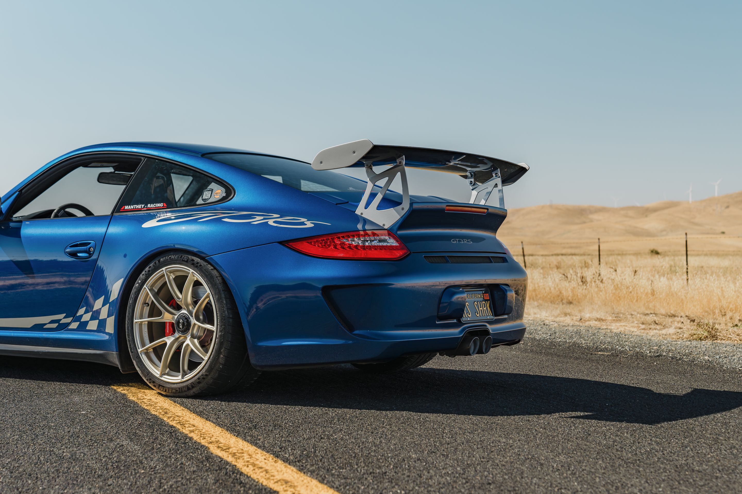 Blue Porsche 911 997 GT3 RS with 19" VS-5RS Apex wheels in Motorsport Gold