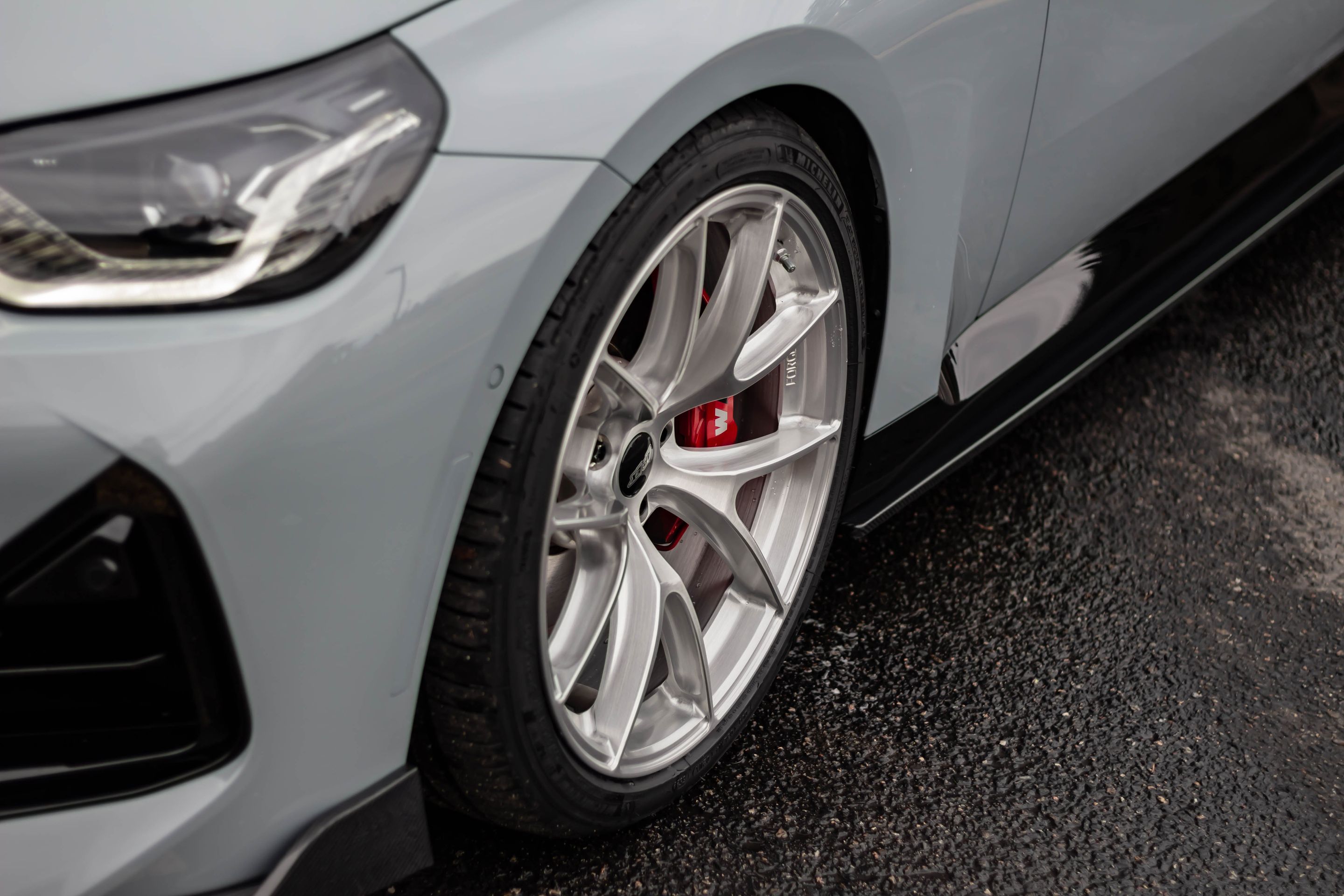 Grey BMW G42 2 Series with 19" VS-5RS Apex wheels in Brushed Clear