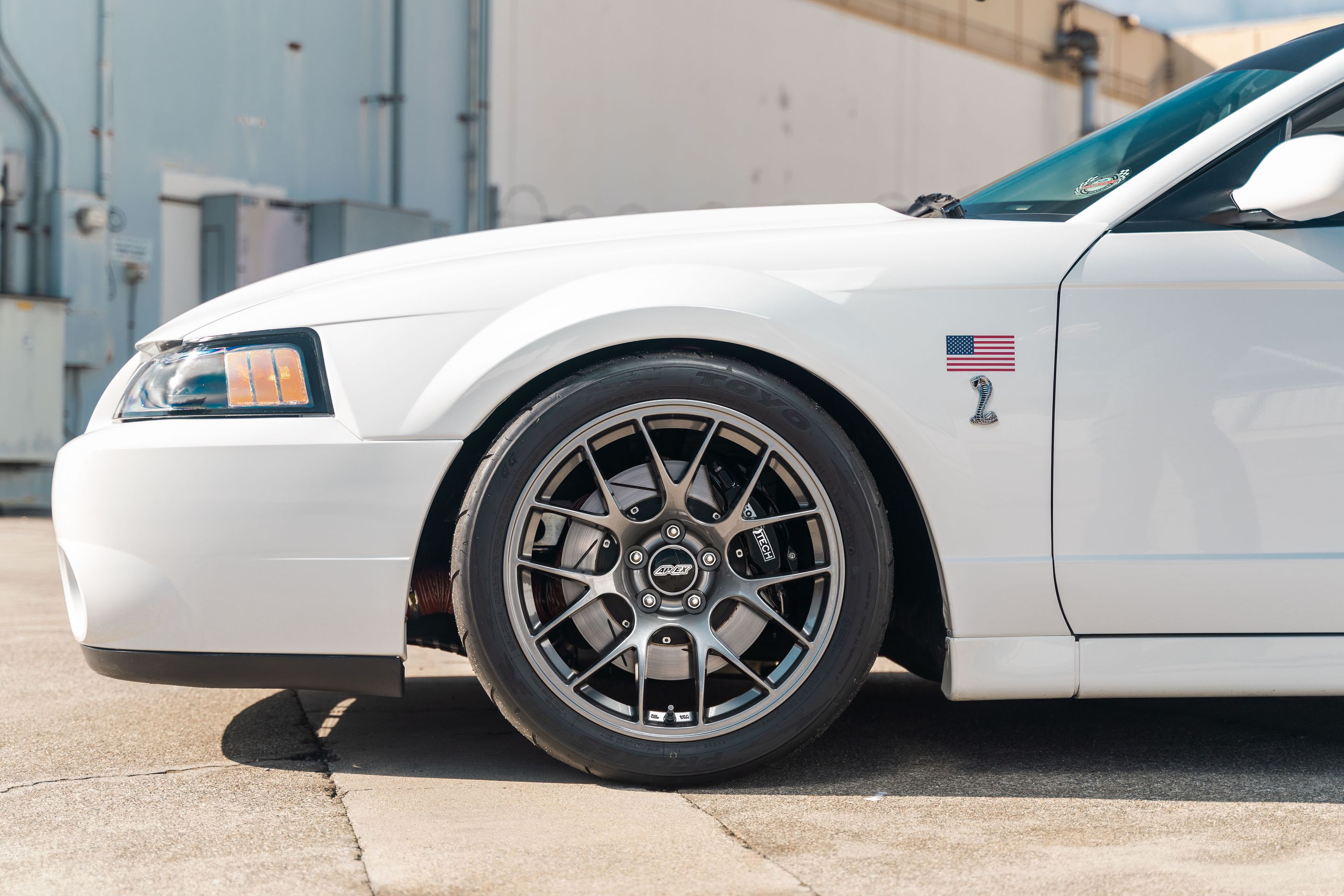 White Ford SN95 Mustang Cobra with 18" EC-7 Apex wheels in Anthracite