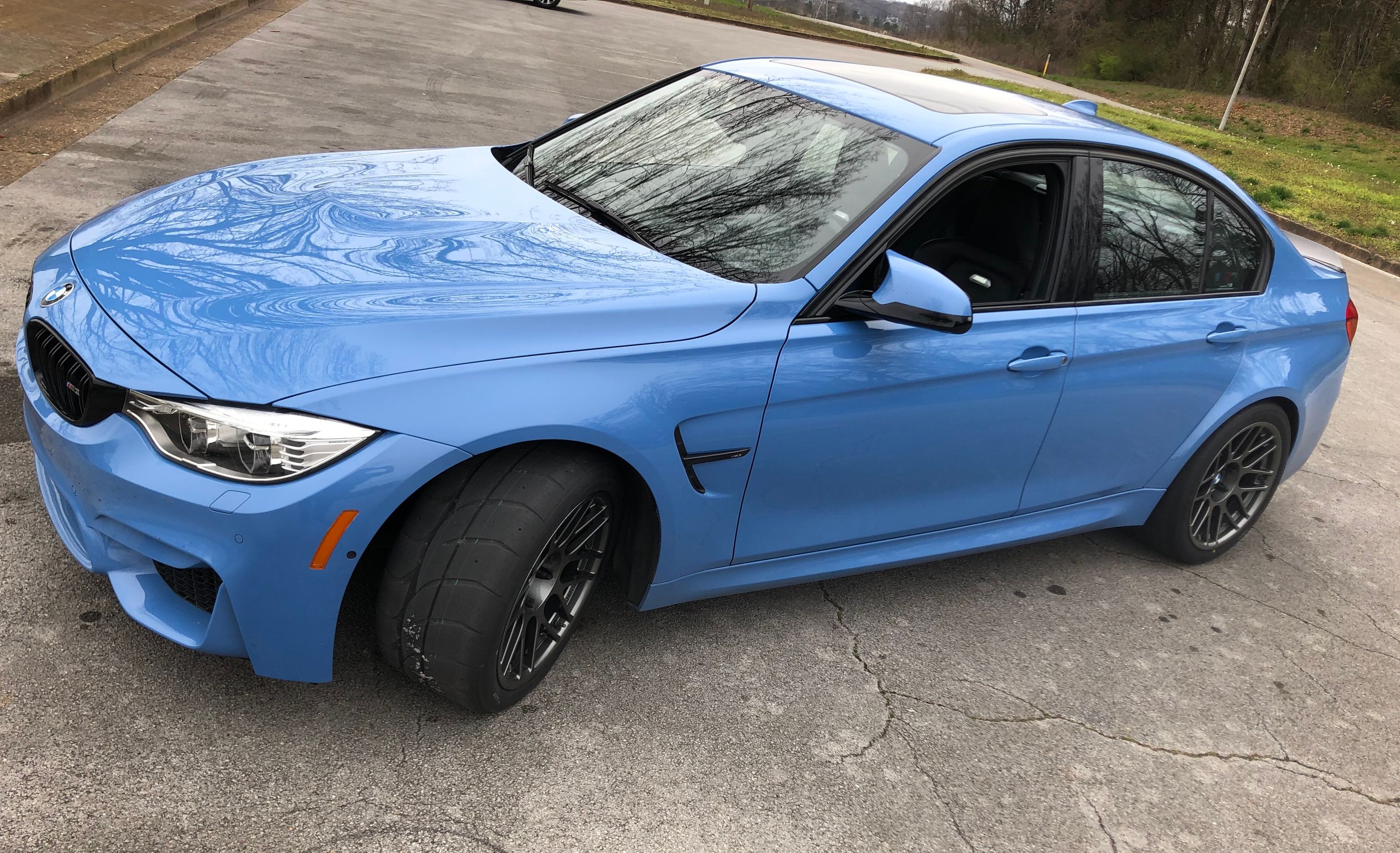 Blue BMW F80 M3 with 18" ARC-8R Apex wheels in Anthracite