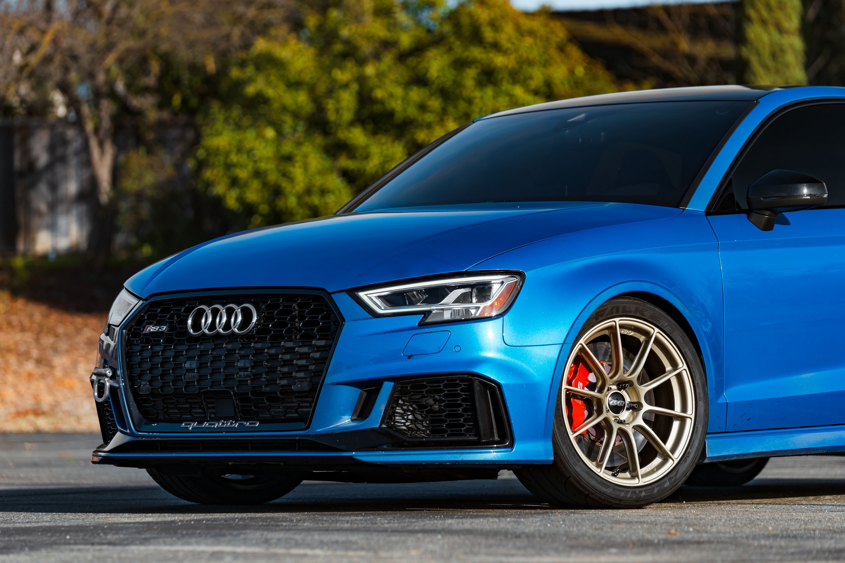 Blue Audi 8V RS 3 with 18" SM-10RS Apex wheels in Motorsport Gold