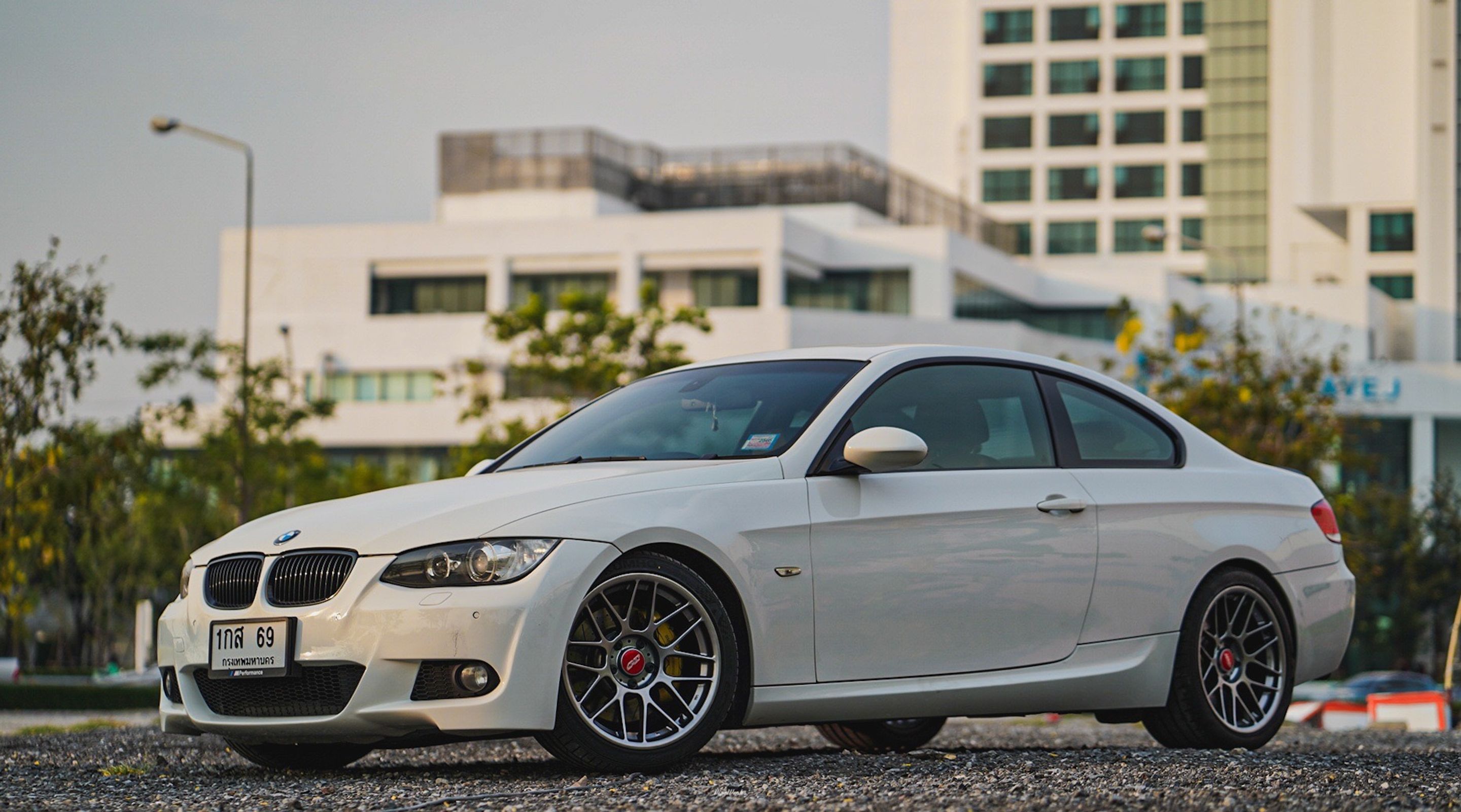 White BMW E92 Coupe 3 Series with 18" ARC-8 Apex wheels in Hyper Black