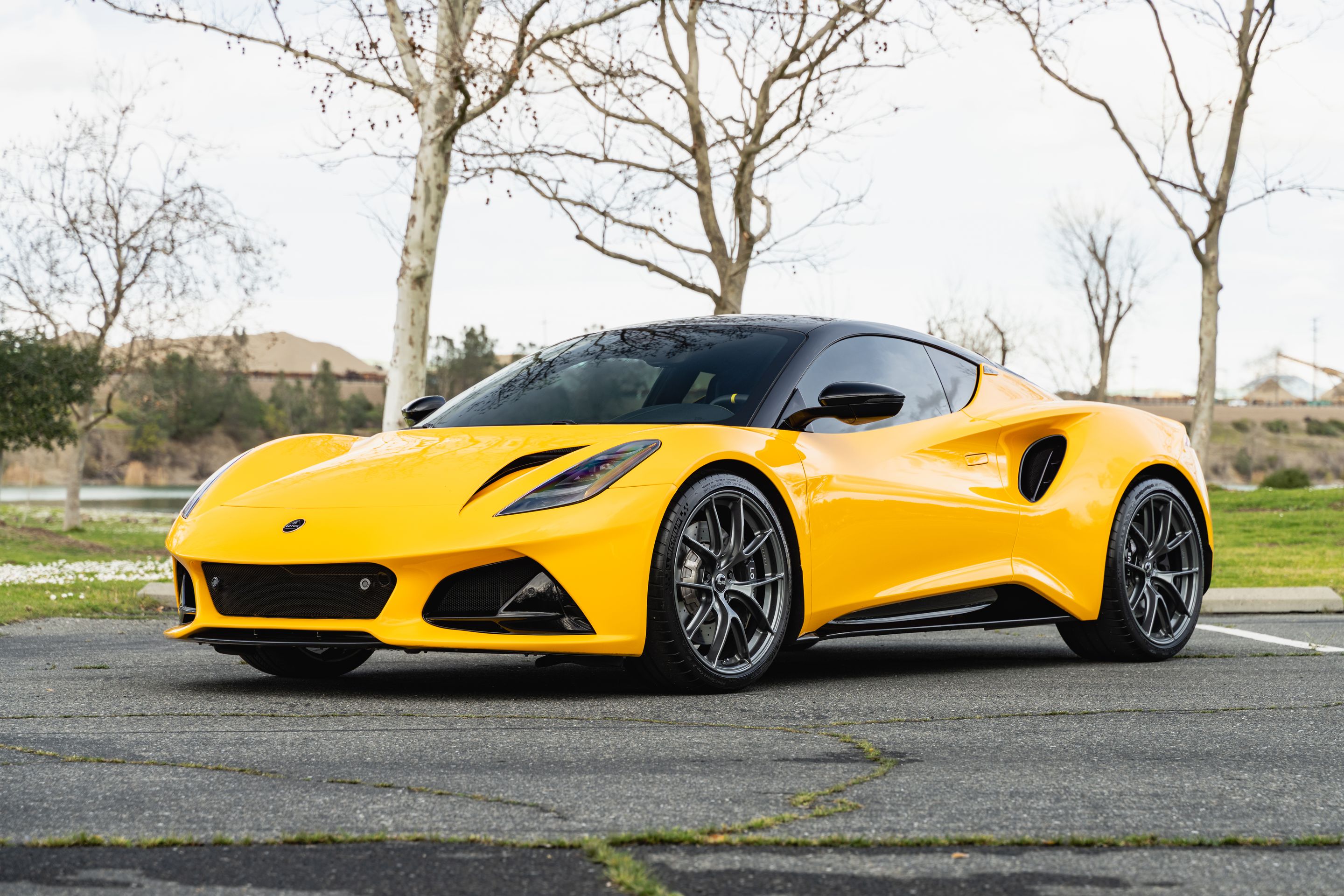 Yellow Lotus Emira with 20" VS-5RS Apex wheels in Anthracite