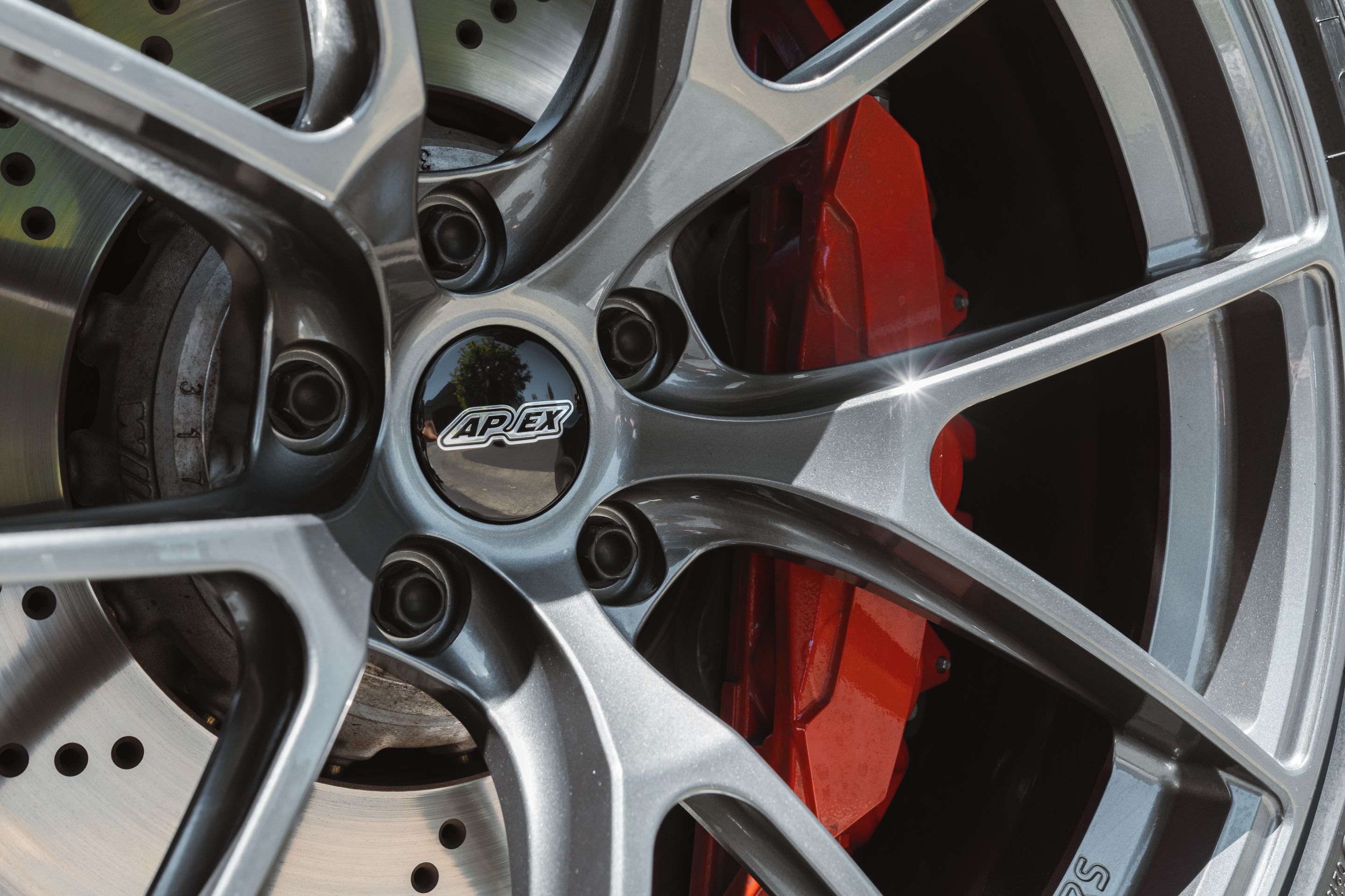 White BMW G82 Coupe M4 with 19" VS-5RS Apex wheels in Anthracite