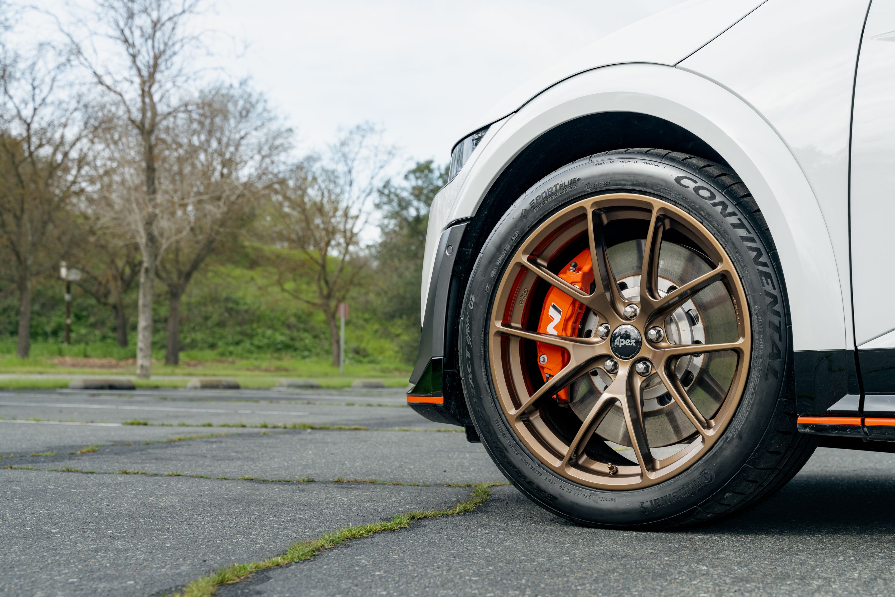 White Hyundai IONIQ 5 N with 20" VS-5RX Apex wheels in Satin Bronze