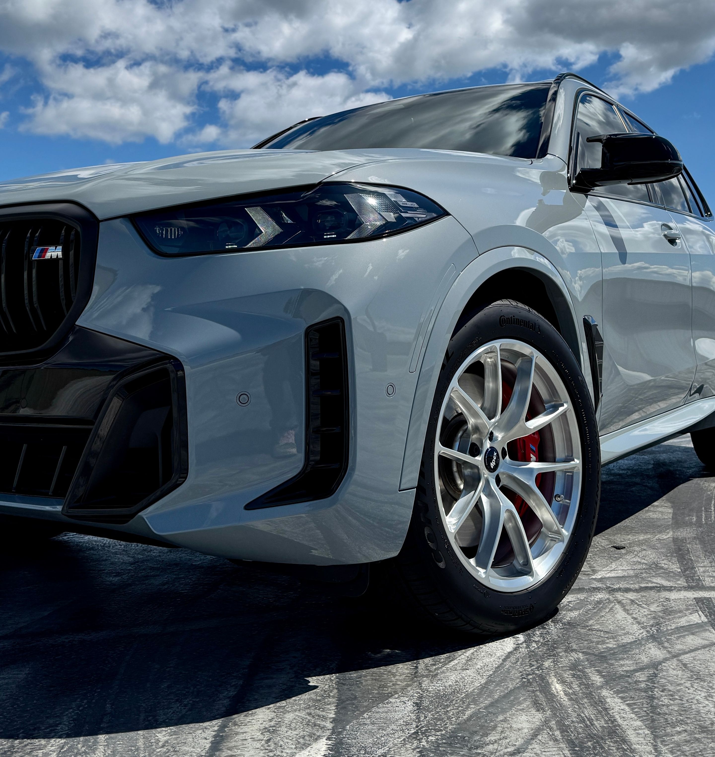 Grey BMW G05 X5 with 20" VS-5RX Apex wheels in Brushed Clear