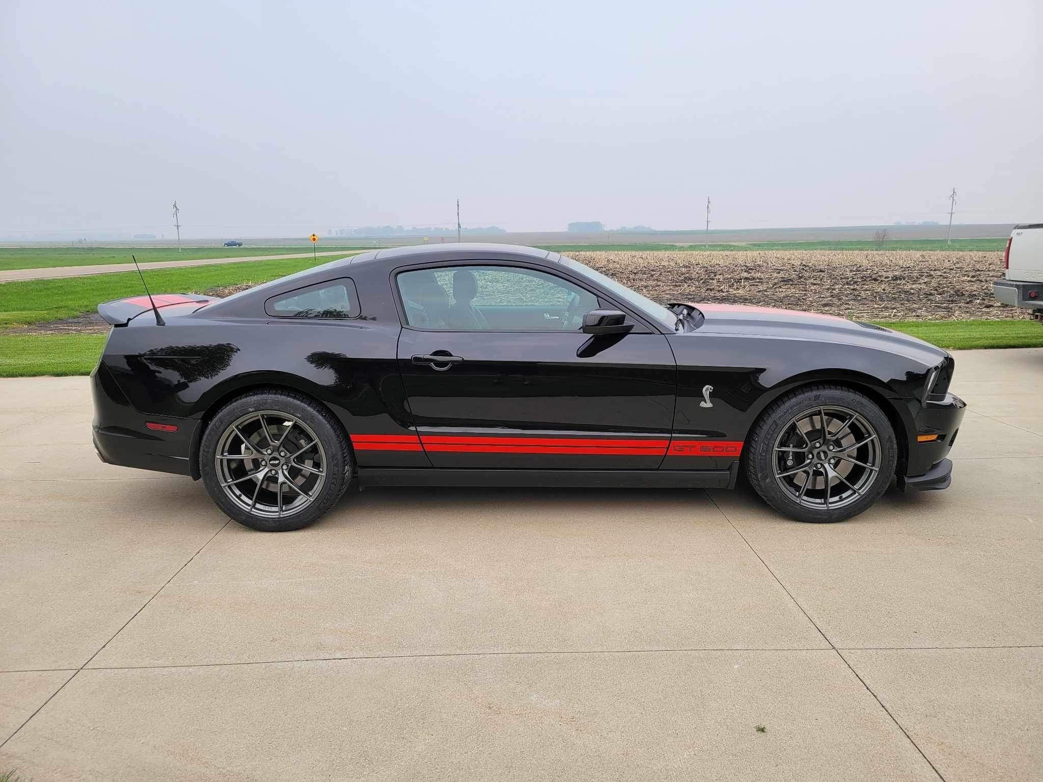 Ford S197 Mustang GT500 with 19