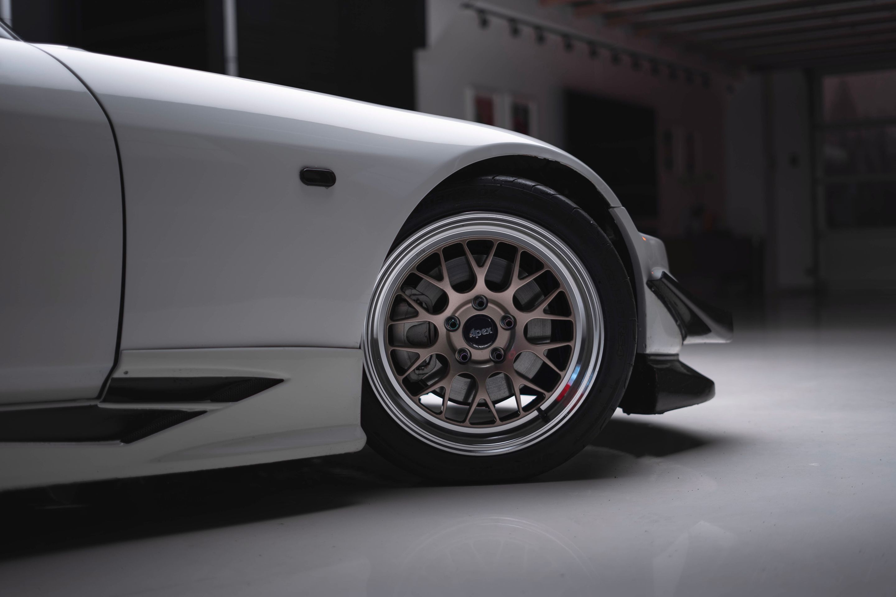 White Honda S2000 with 17" ML-10RT Apex wheels in Machined Lip Gloss Motorsport Gold