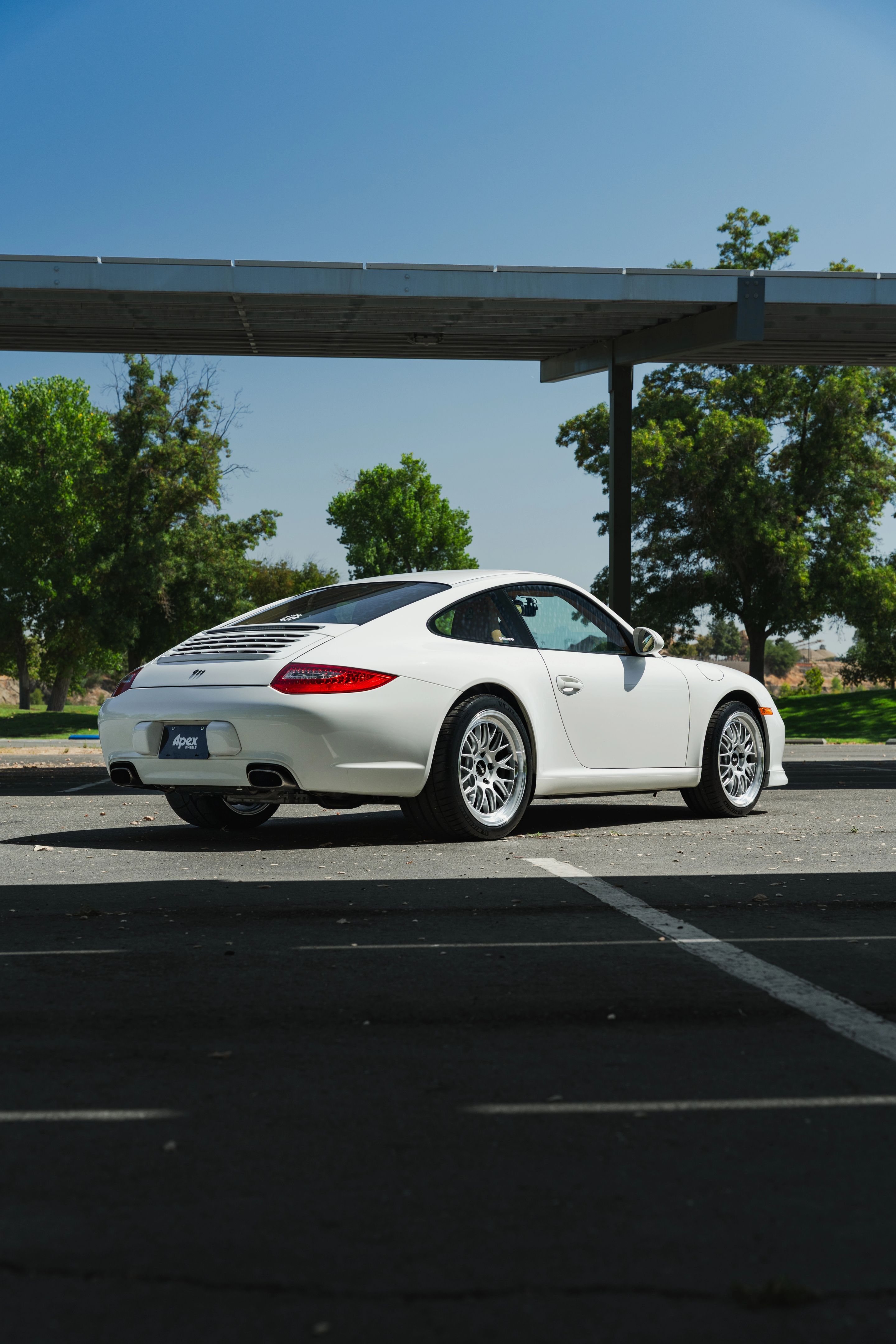 White Porsche 911 997 Carrera with 19" ML-10RT Apex wheels in Machined Lip Race Silver
