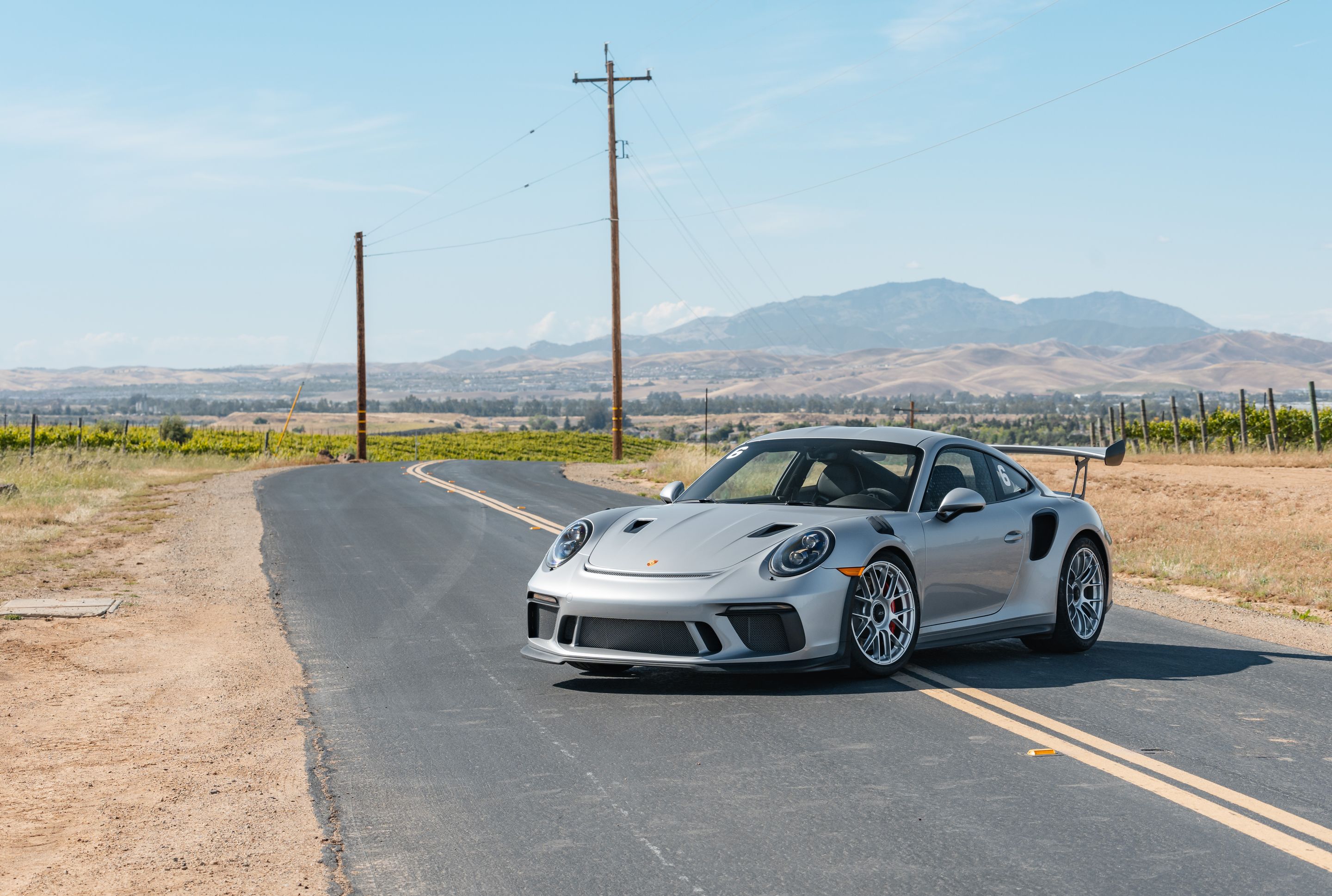 Silver Porsche 911 991.2 GT3 RS with 19" EC-7RS Apex wheels in Race Silver
