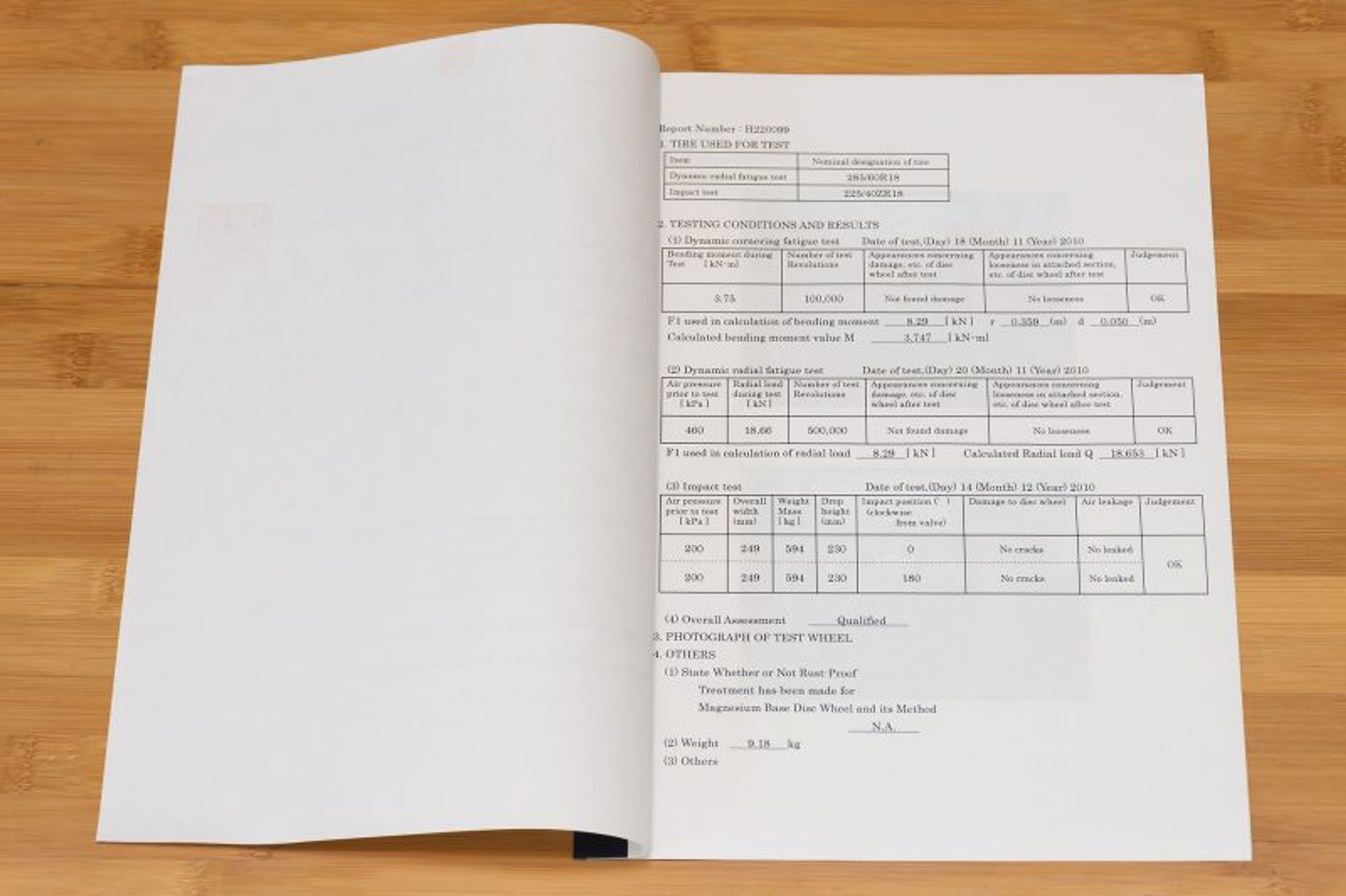 White Porsche 911 996 GT2 with 18" SM-10 Apex wheels in Anthracite