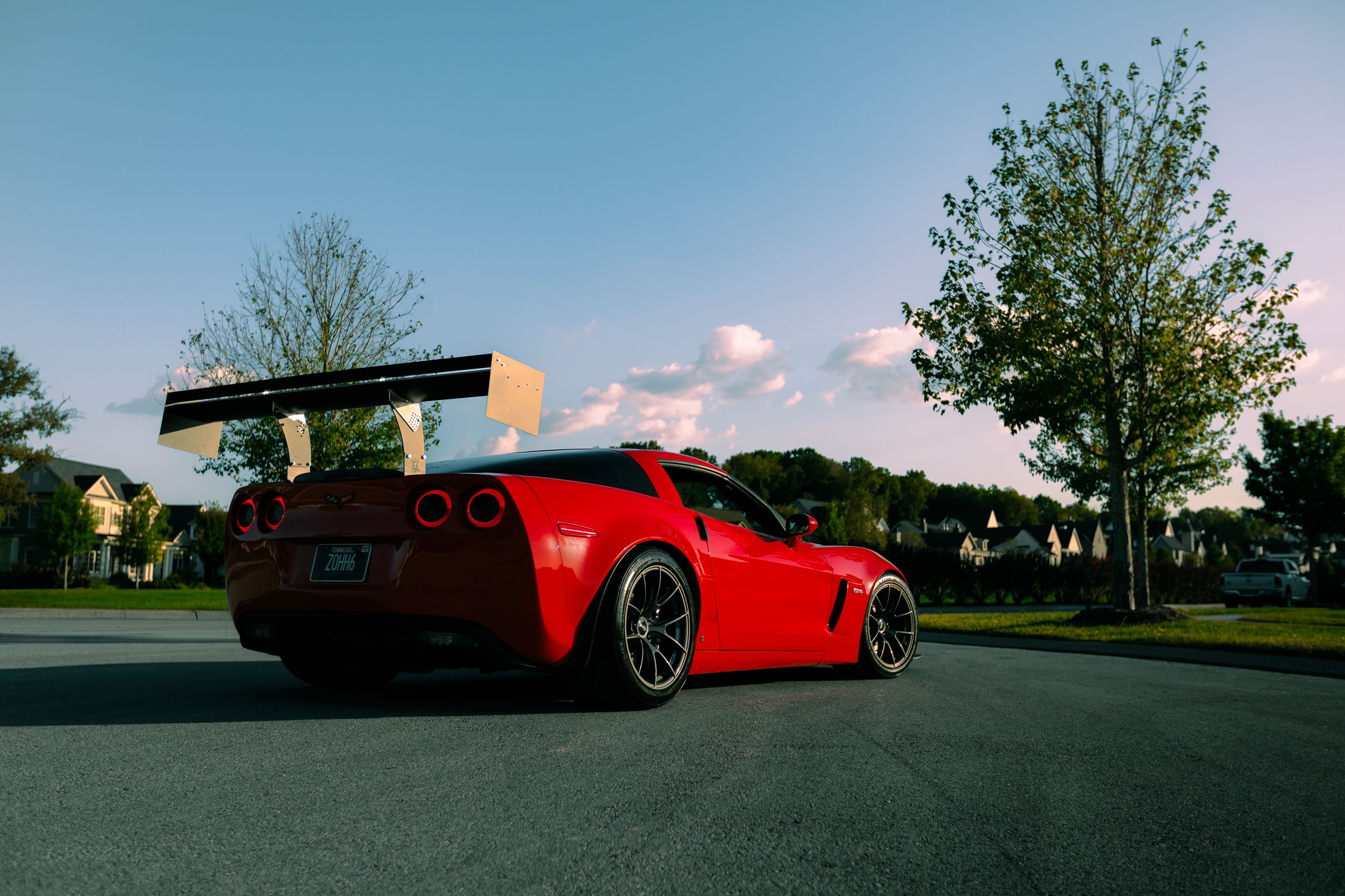 Red Chevrolet C6 Corvette Z06 with 18" VS-5RS Apex wheels in Anthracite