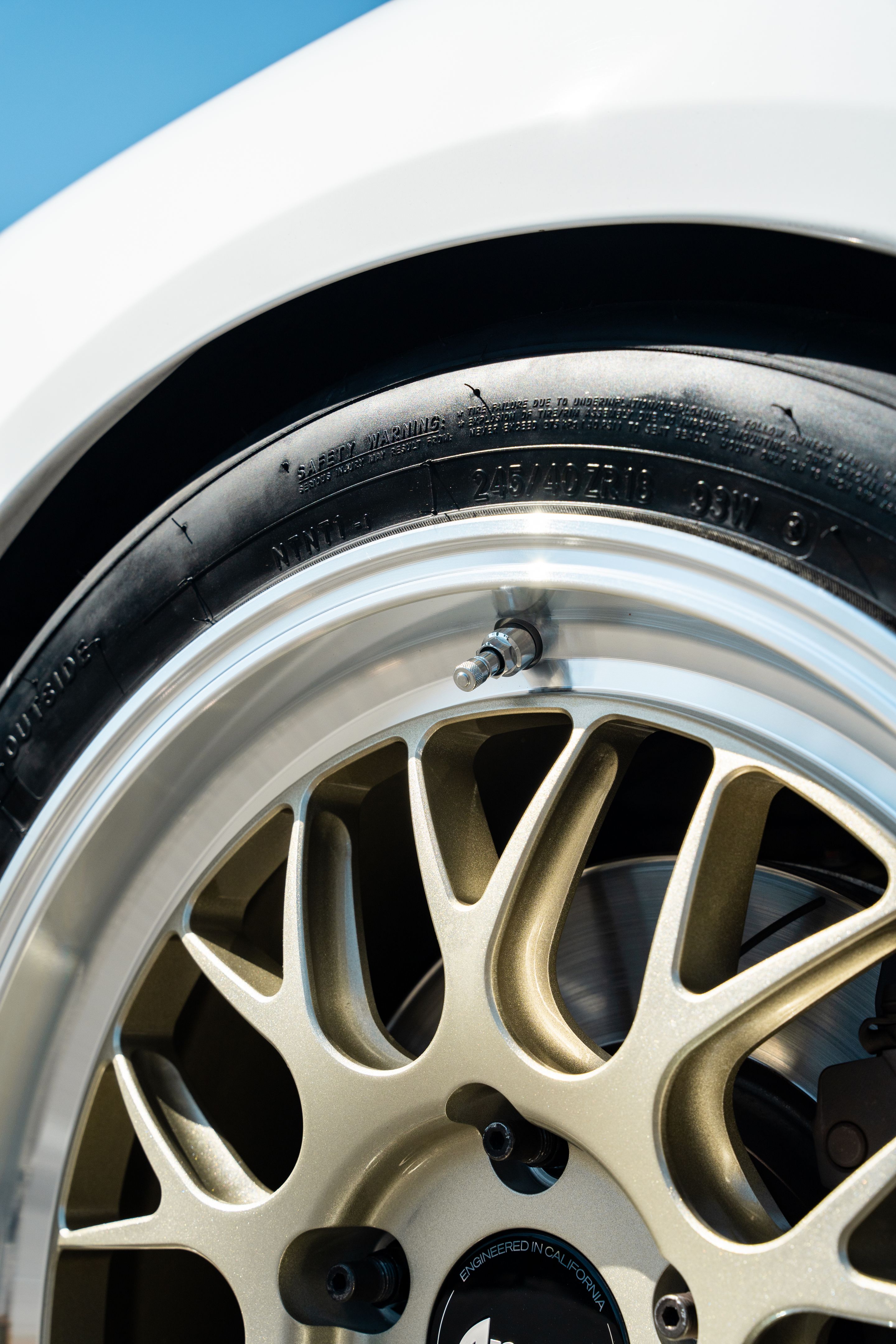 White Porsche 987 Cayman Base with 18" ML-10RT Apex wheels in Machined Lip Gloss Motorsport Gold