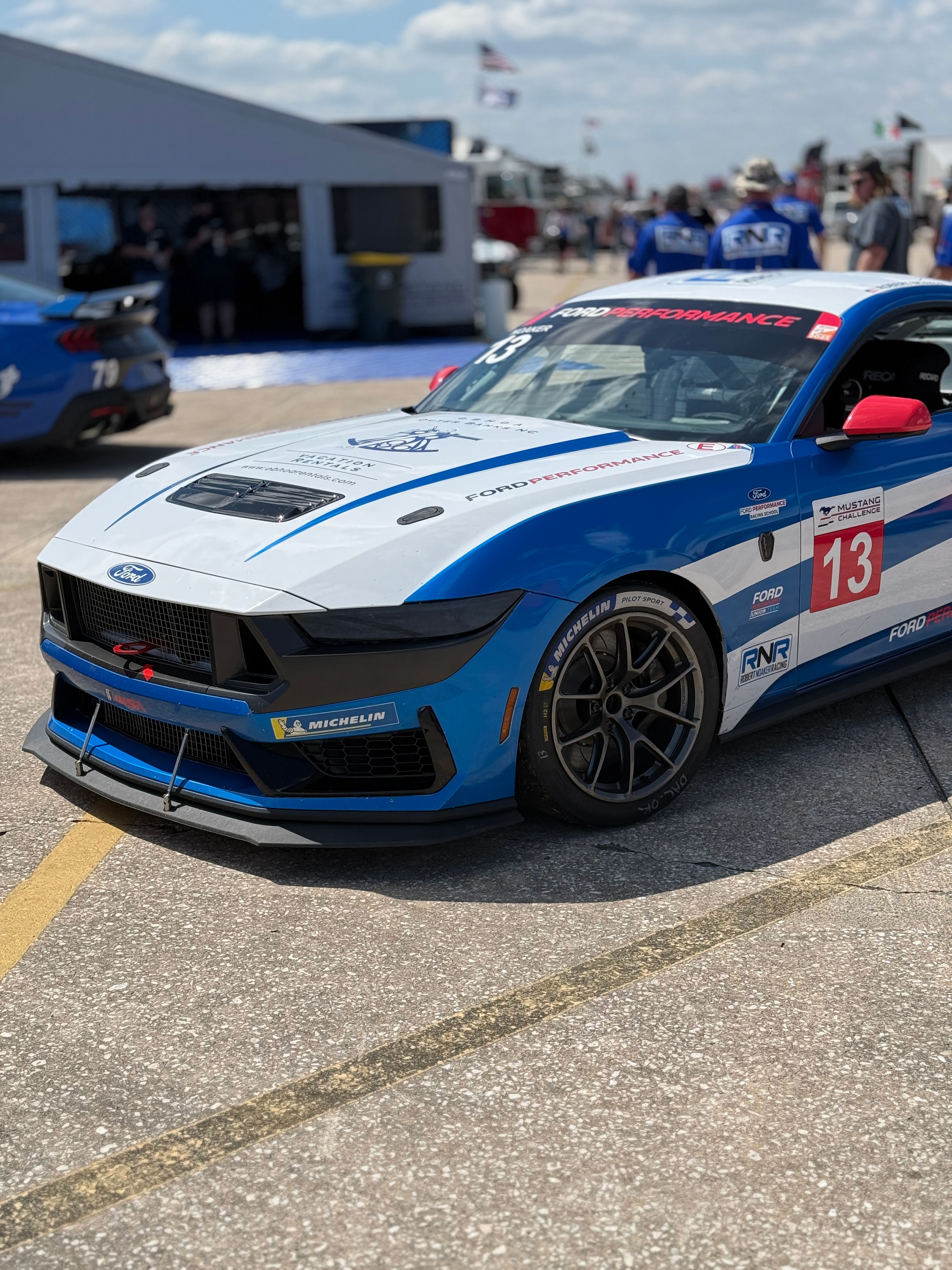 Multicolor Ford Performance Mustang Dark Horse R with 18" VS-5RE Apex wheels in Anthracite