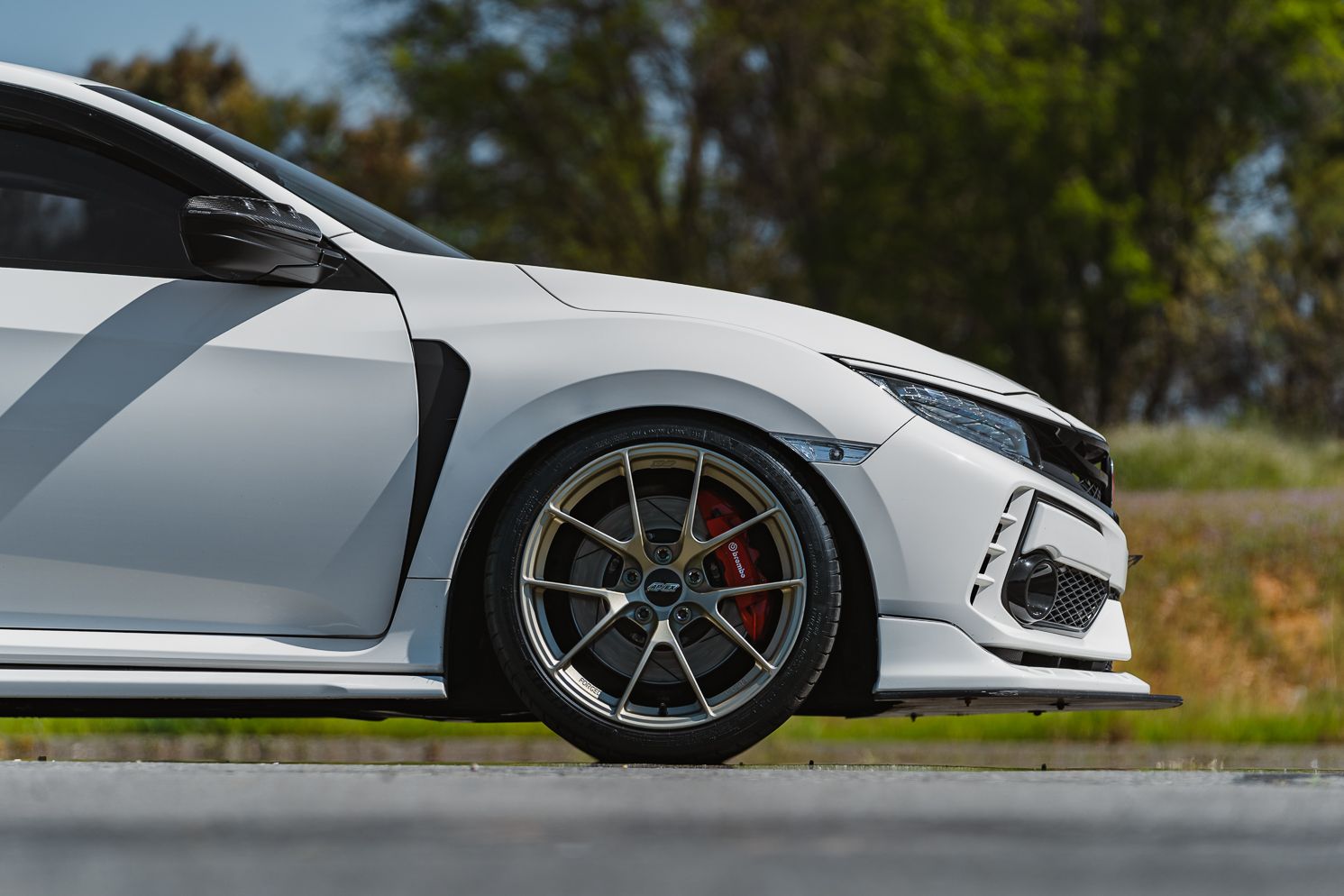 White Honda FK8 Civic Type-R with 19" VS-5RS Apex wheels in Motorsport Gold