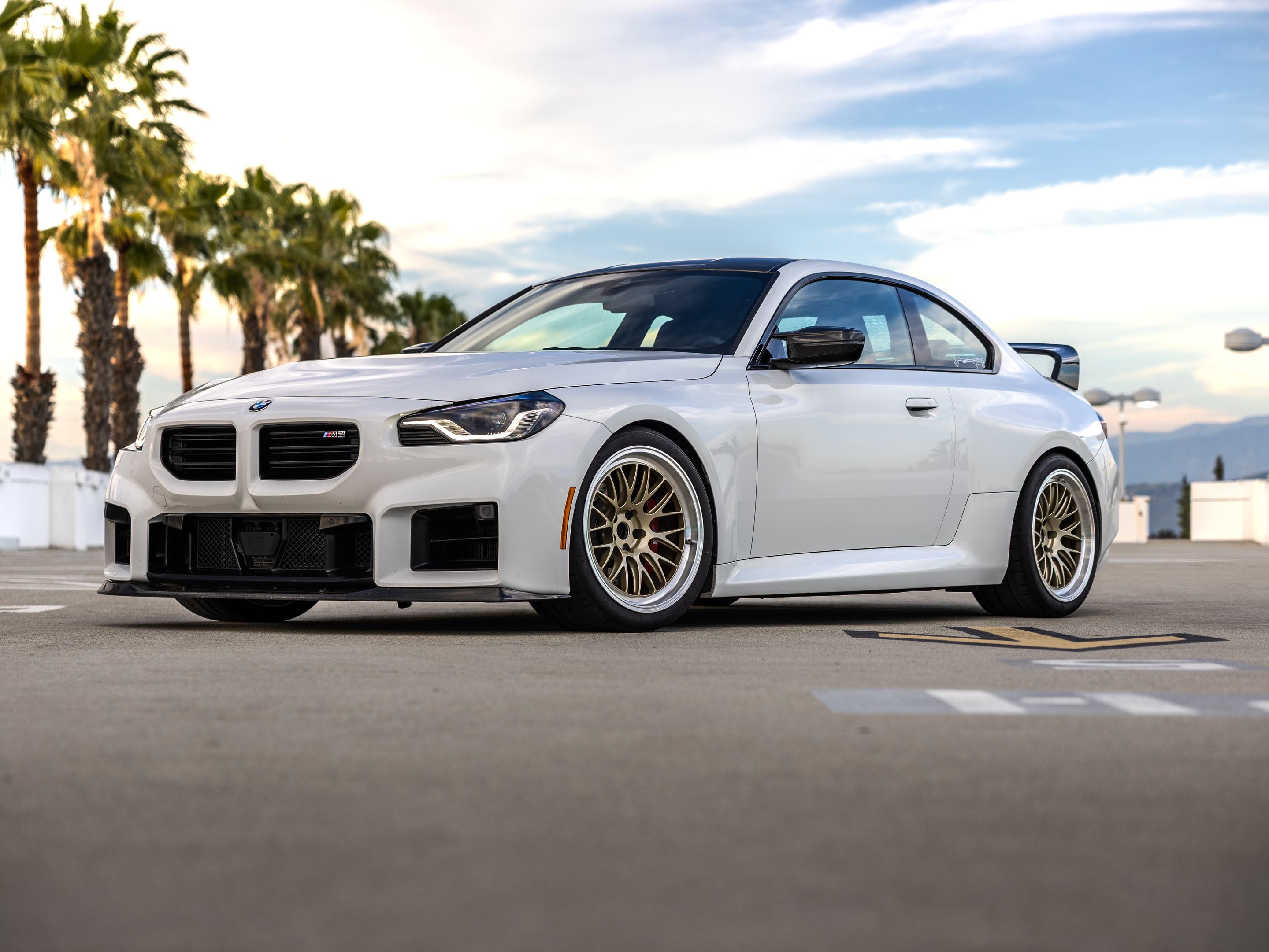 White BMW G87 M2 with 19" ML-10RT Apex wheels in Machined Lip Gloss Motorsport Gold