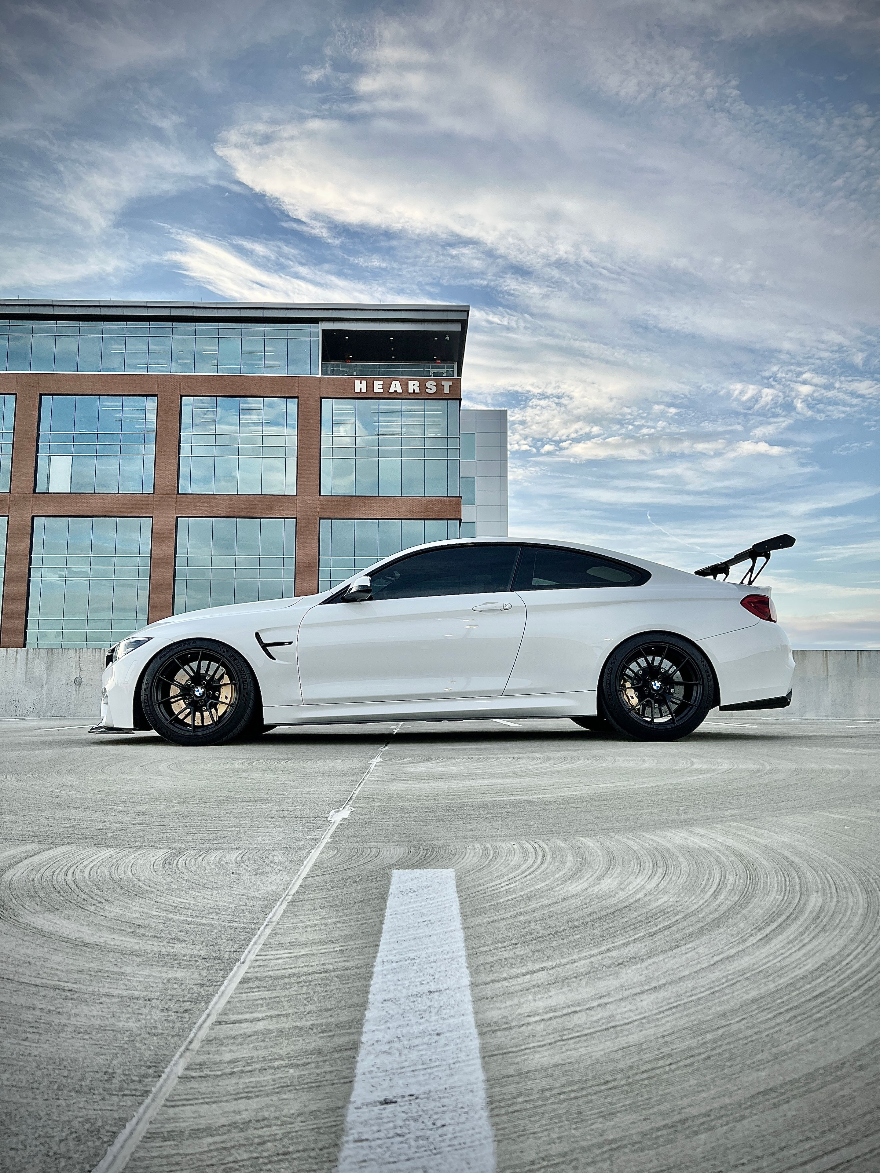 White BMW F82 Coupe M4 with 19" VS-5RS Apex wheels in Satin Black