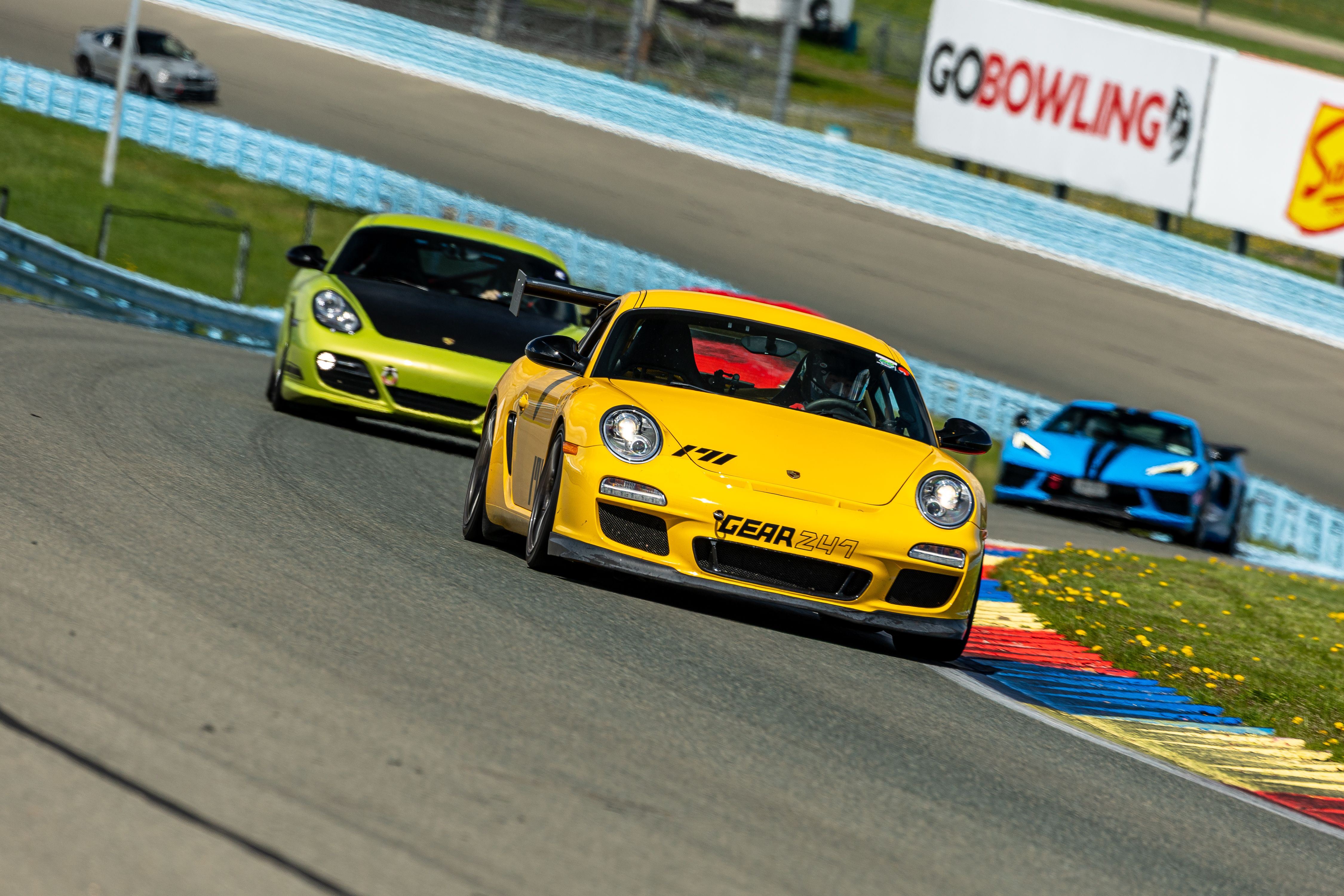 Yellow Porsche Cayman - SM-10RS in Anthracite