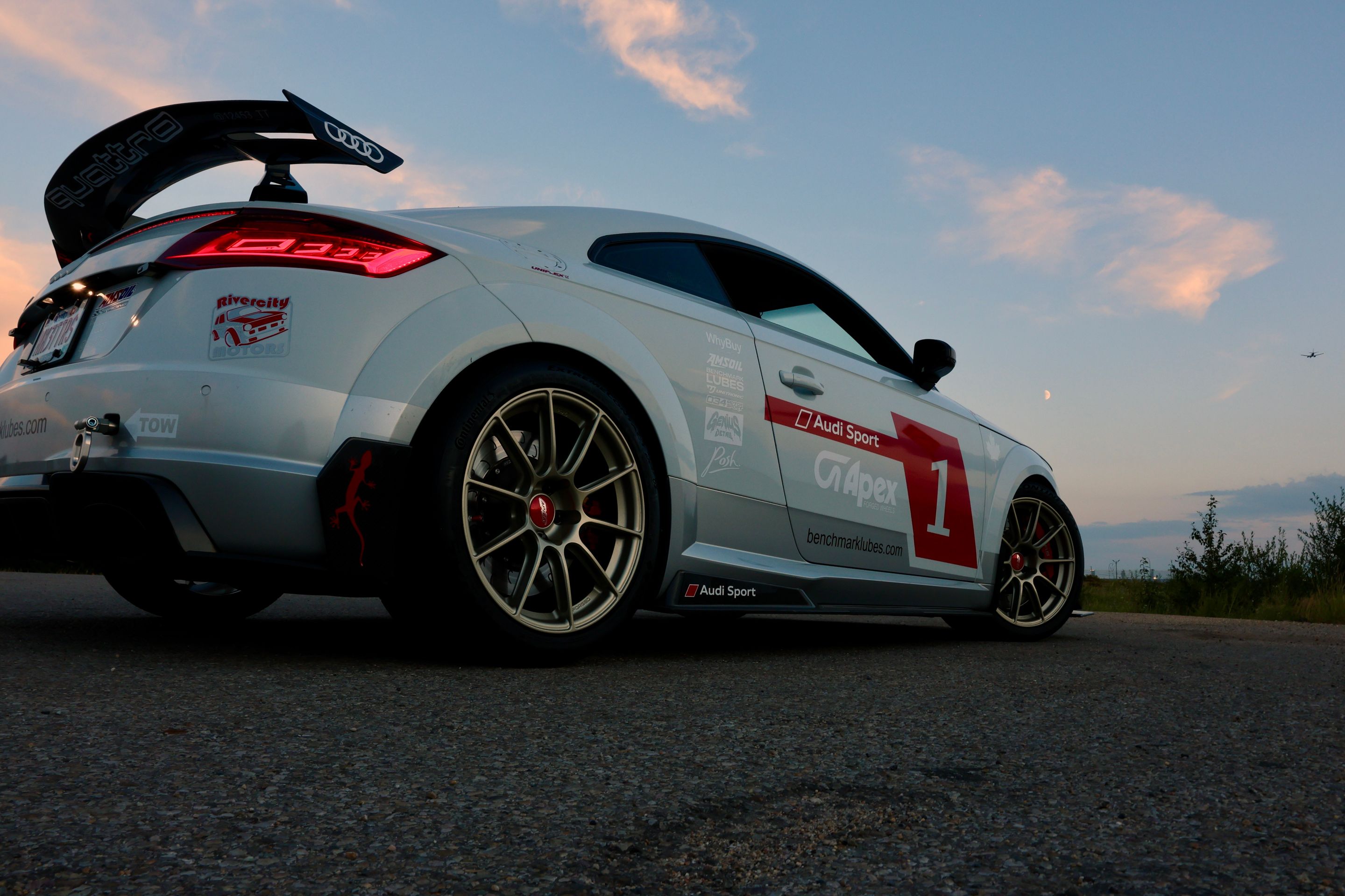White Audi FV/8S TT RS with 18" SM-10RS Apex wheels in Motorsport Gold