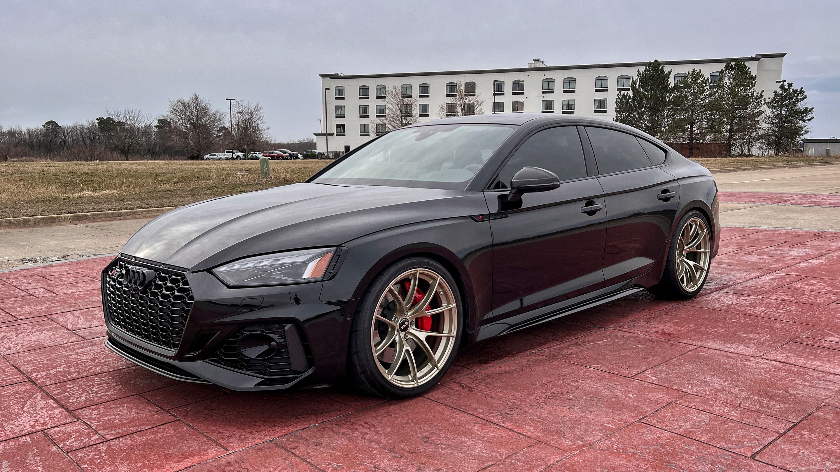 Black Audi B9 RS 5 Sportback with 20" VS-5RS Apex wheels in Motorsport Gold