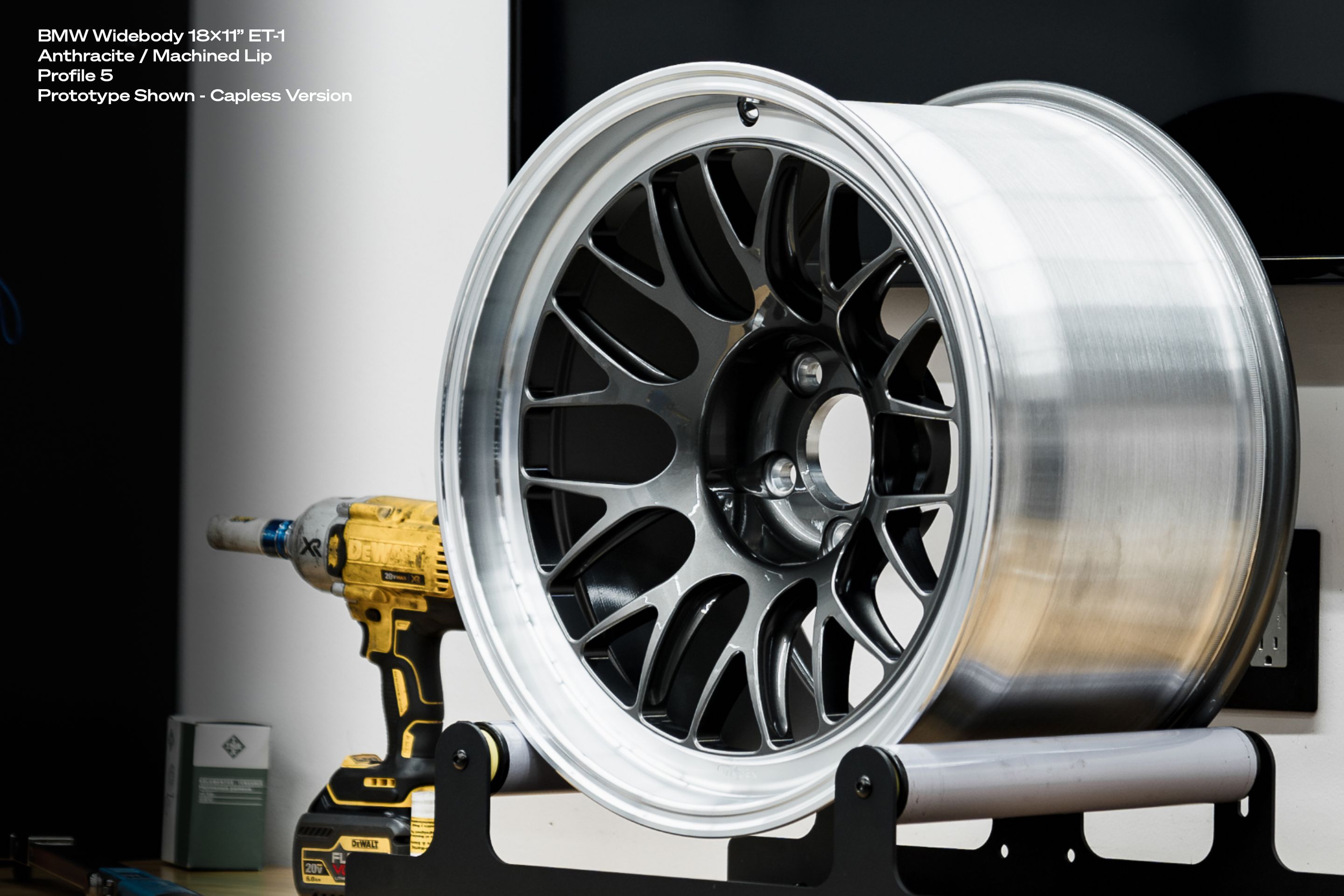 White BMW E46 M3 with 18" ML-10RT Apex wheels in Machined Lip Anthracite