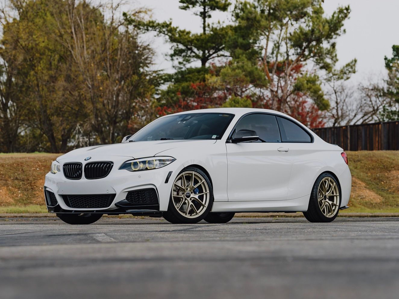 White BMW F22 Coupe 2 Series with 18" VS-5RS Apex wheels in Motorsport Gold