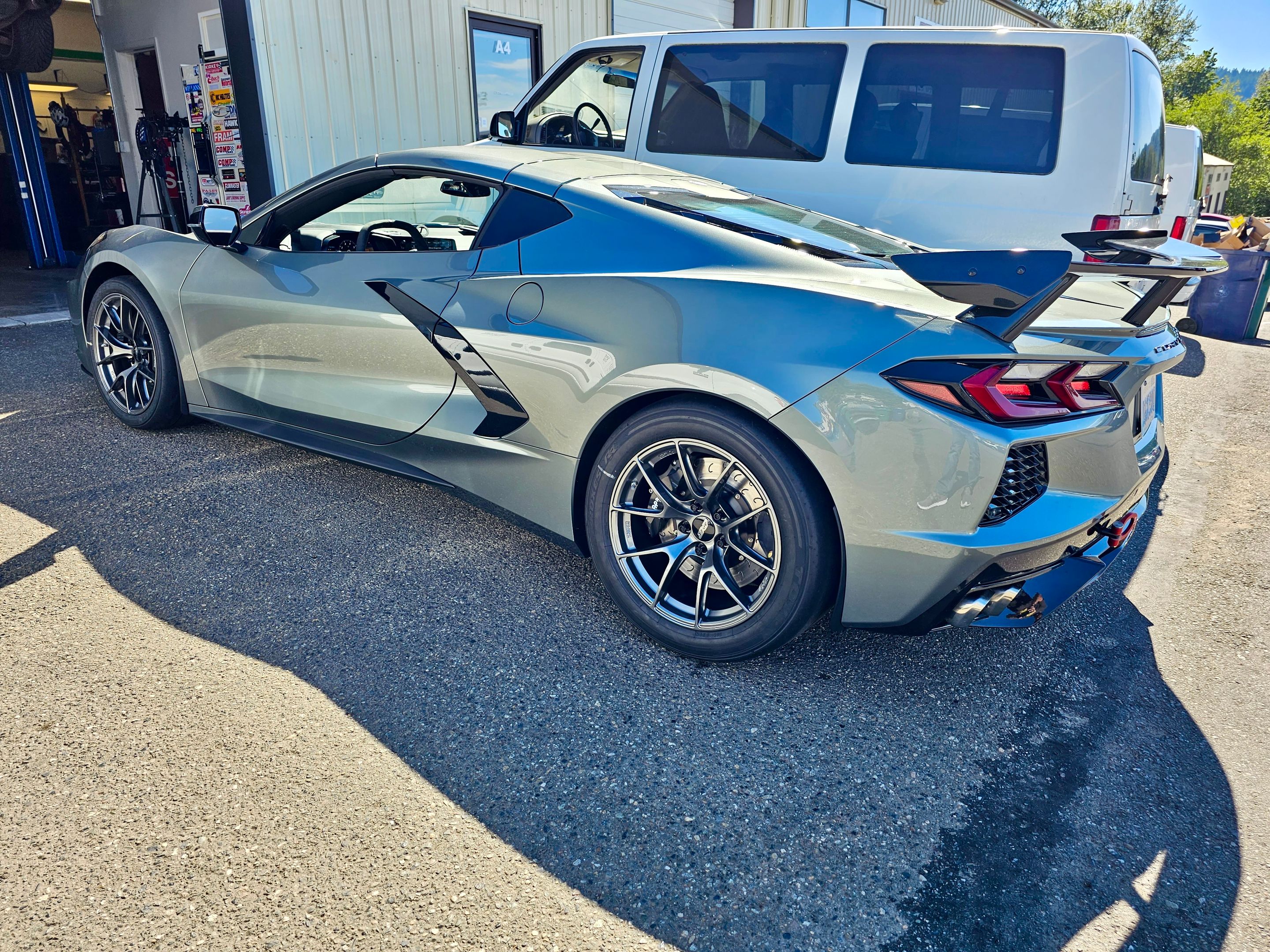 Grey Chevrolet C8 Corvette Stingray/Z51 with 18" VS-5RS Apex wheels in Anthracite