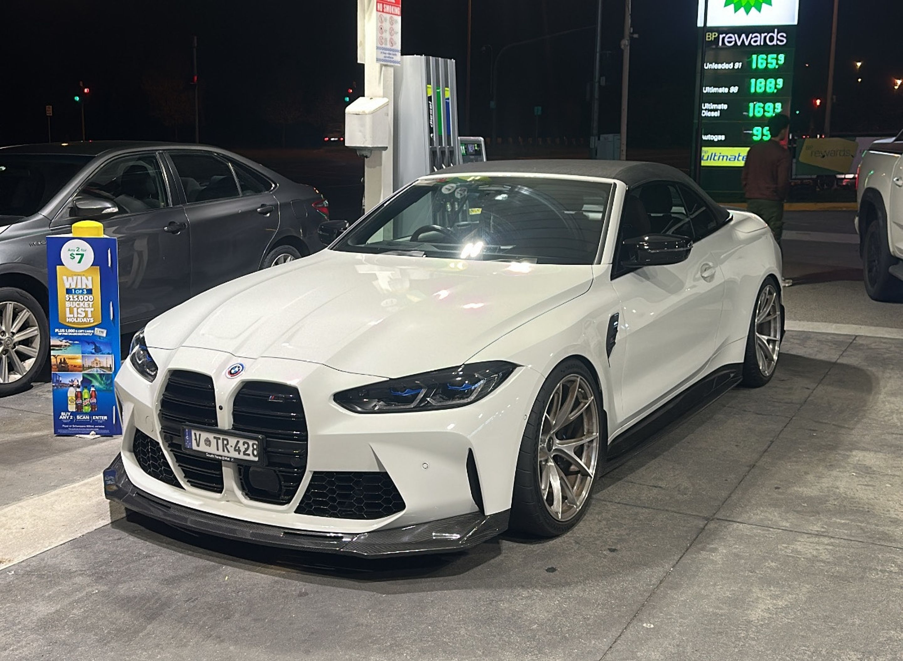 White BMW G83 Convertible M4 with 20" VS-5RS Apex wheels in Brushed Clear