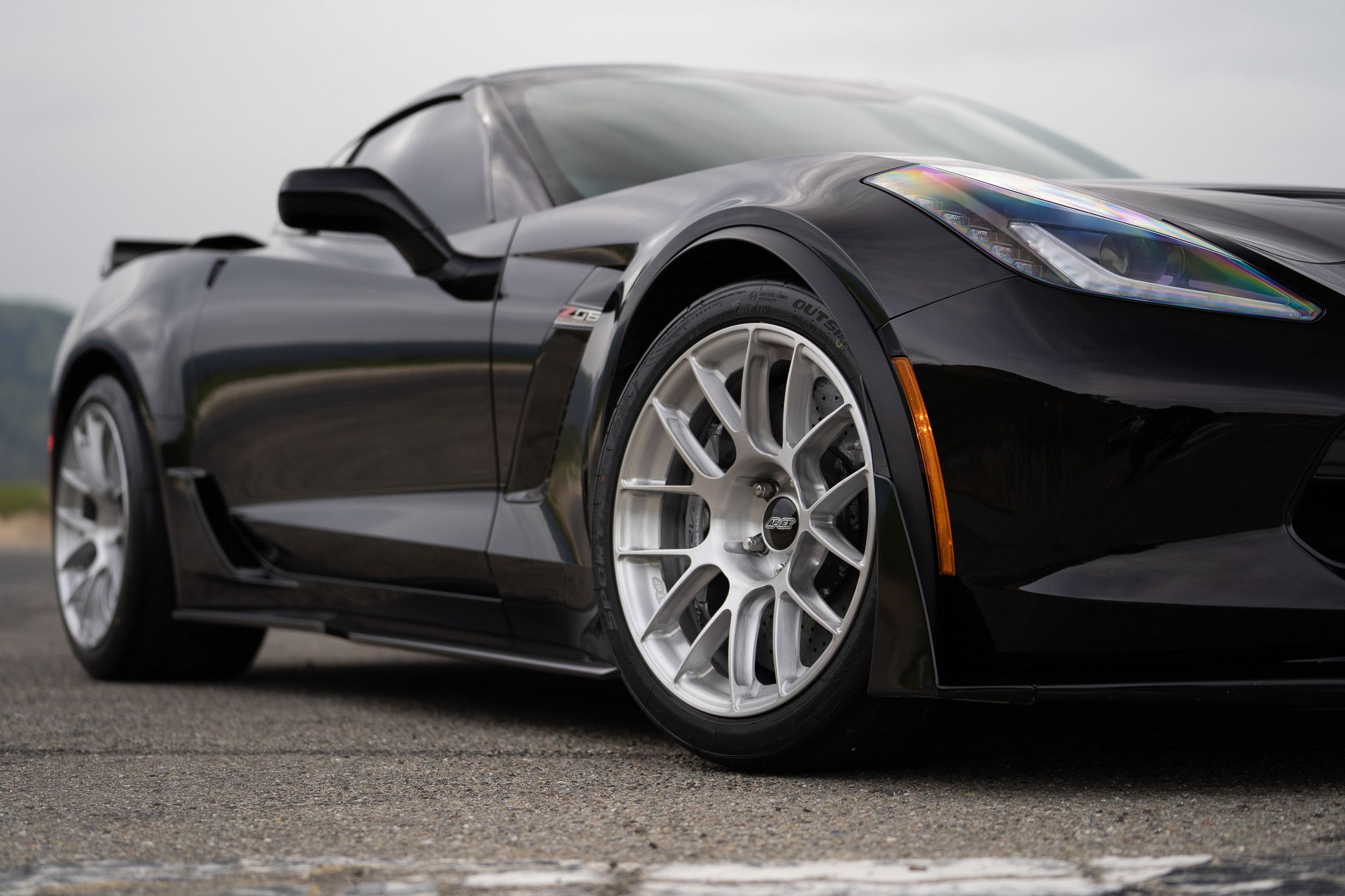 Black Chevrolet C7 Corvette Z06 with 18"/19" EC-7RS Apex wheels in Brushed Clear
