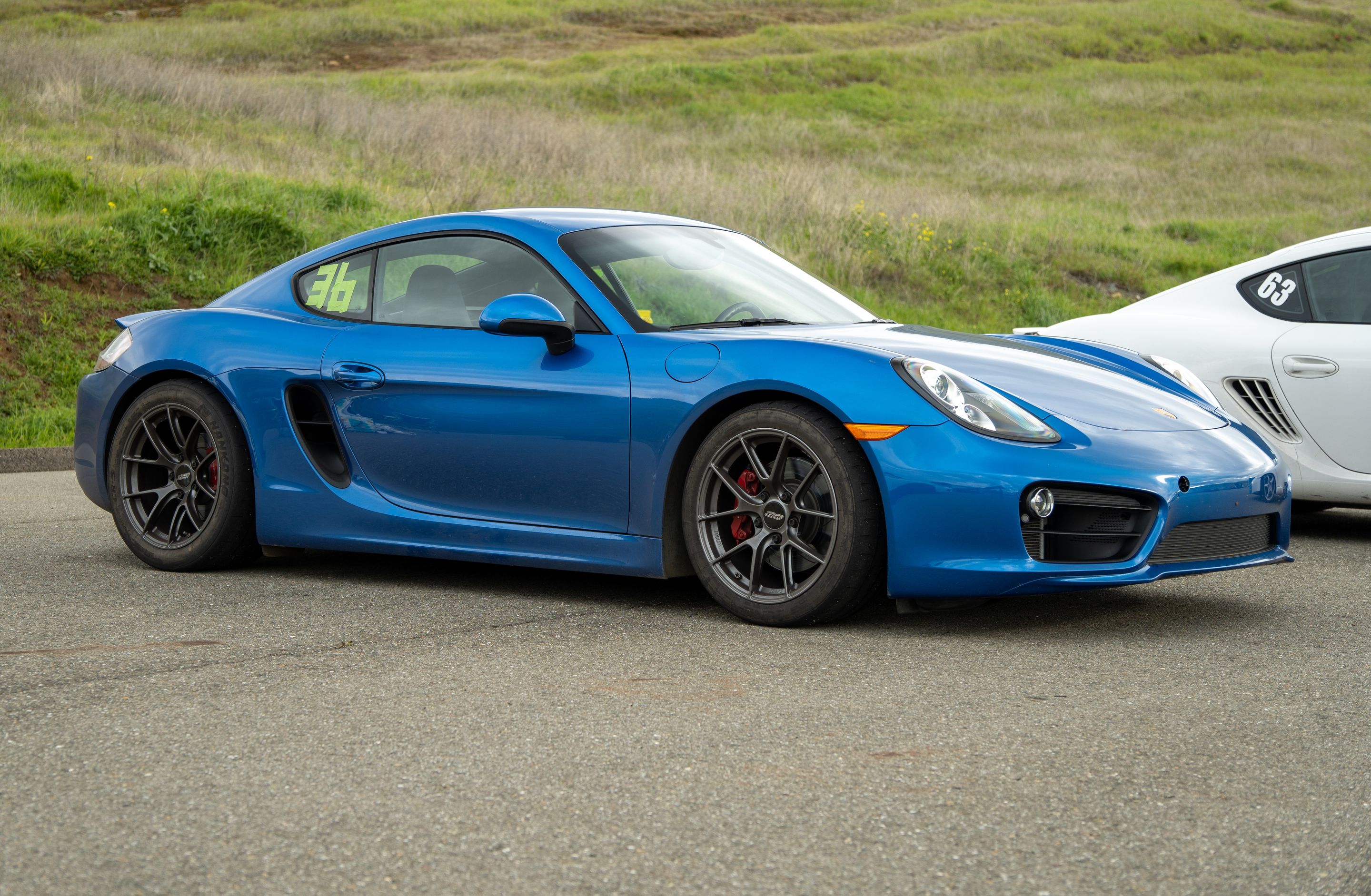 Blue Porsche 981 Cayman S with 18" VS-5RS Apex wheels in Anthracite