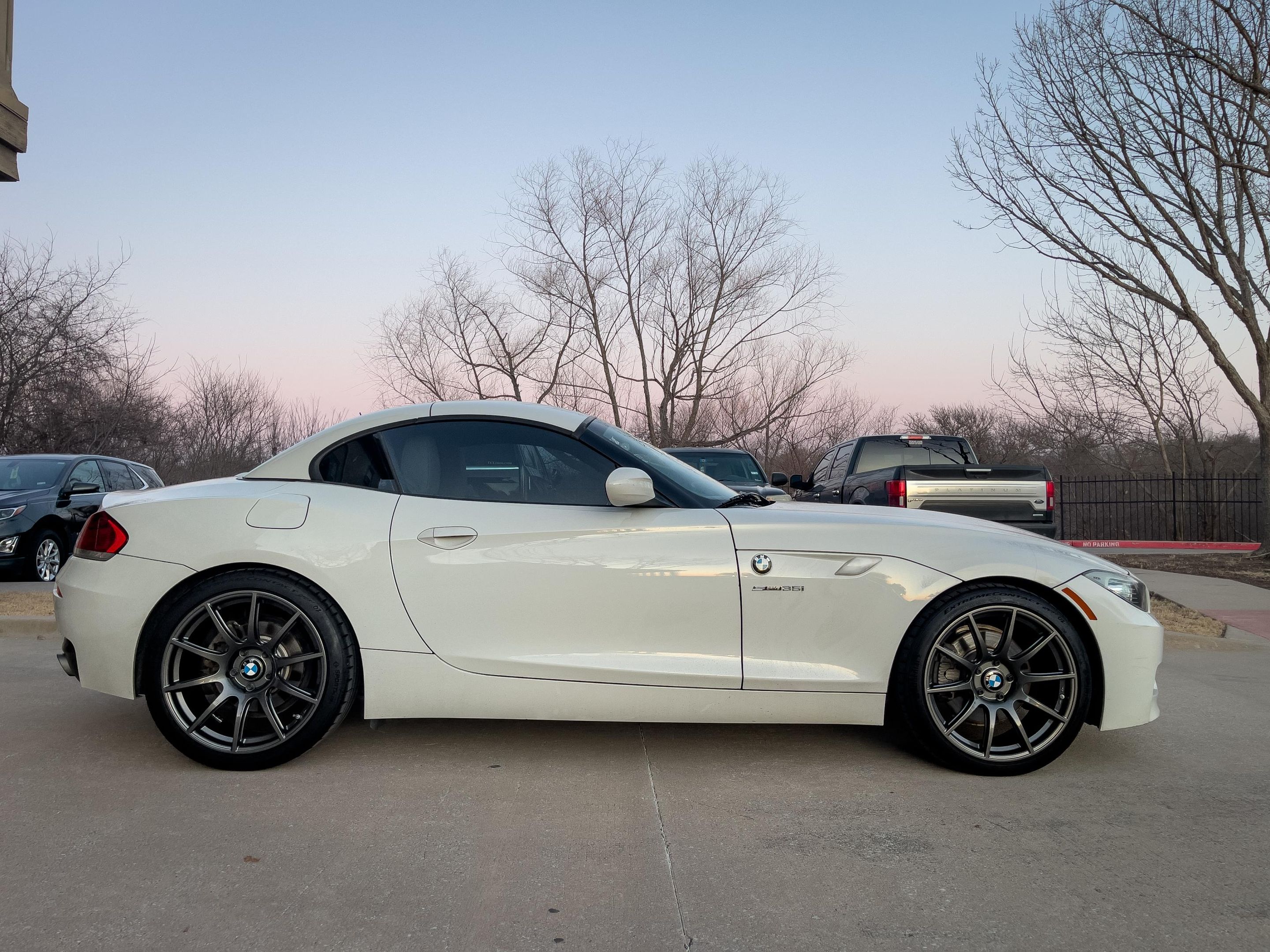White BMW E89 Z4 with 19" SM-10 Apex wheels in Anthracite