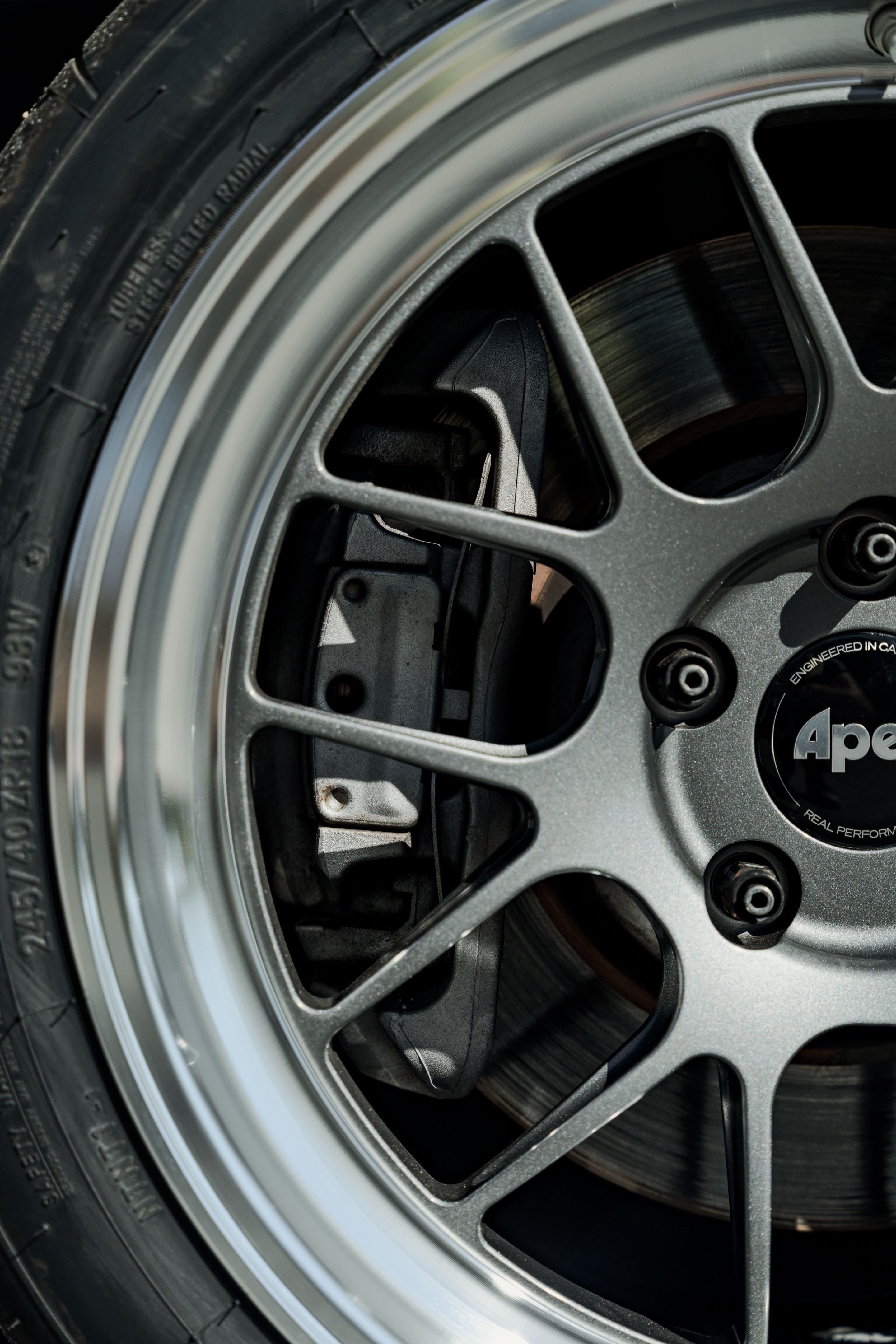 White BMW 3 Series with 18" ML-7RT Apex wheels in Machined Lip Anthracite
