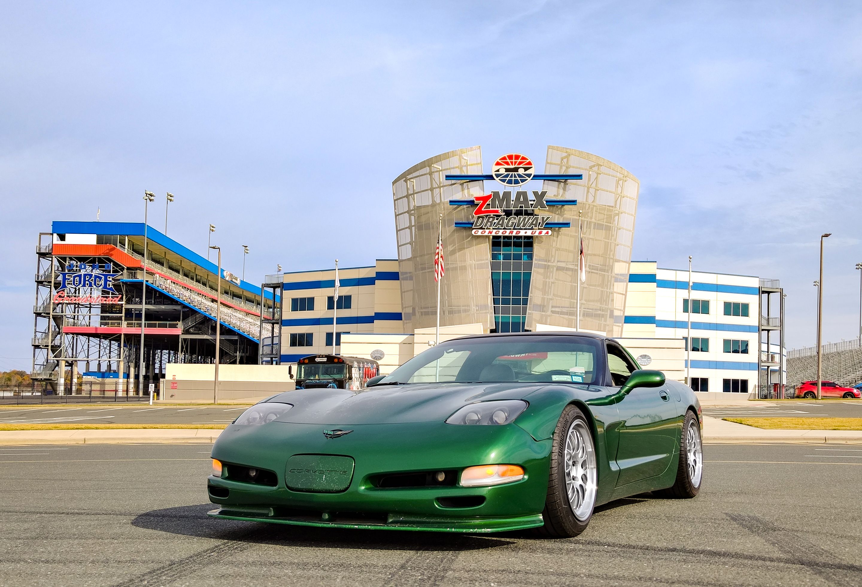 Green Chevrolet C5 Corvette Base/Z51 with 18" ML-10RT Apex wheels in Machined Lip Race Silver