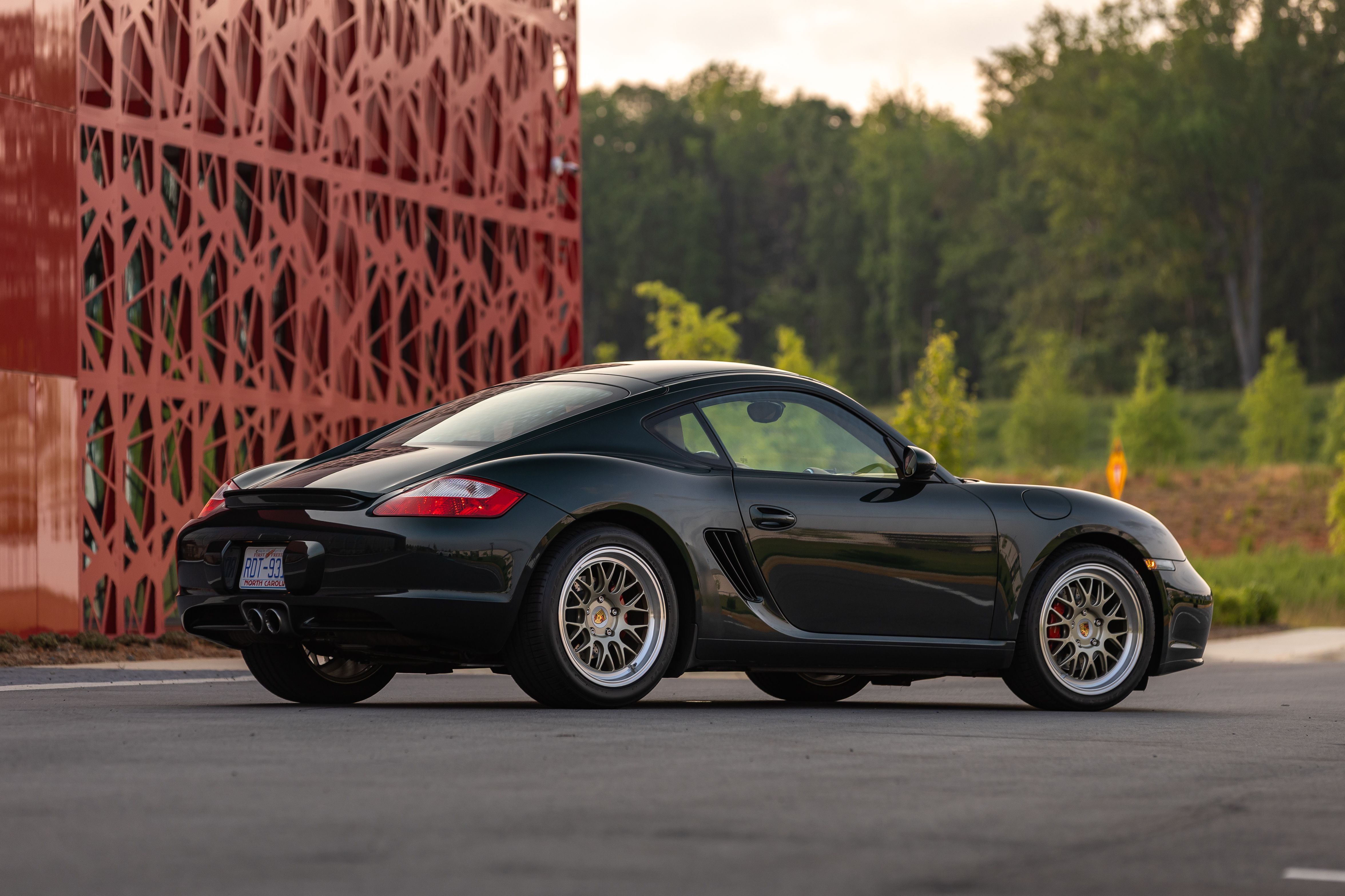 Porsche 987 Cayman S with 18