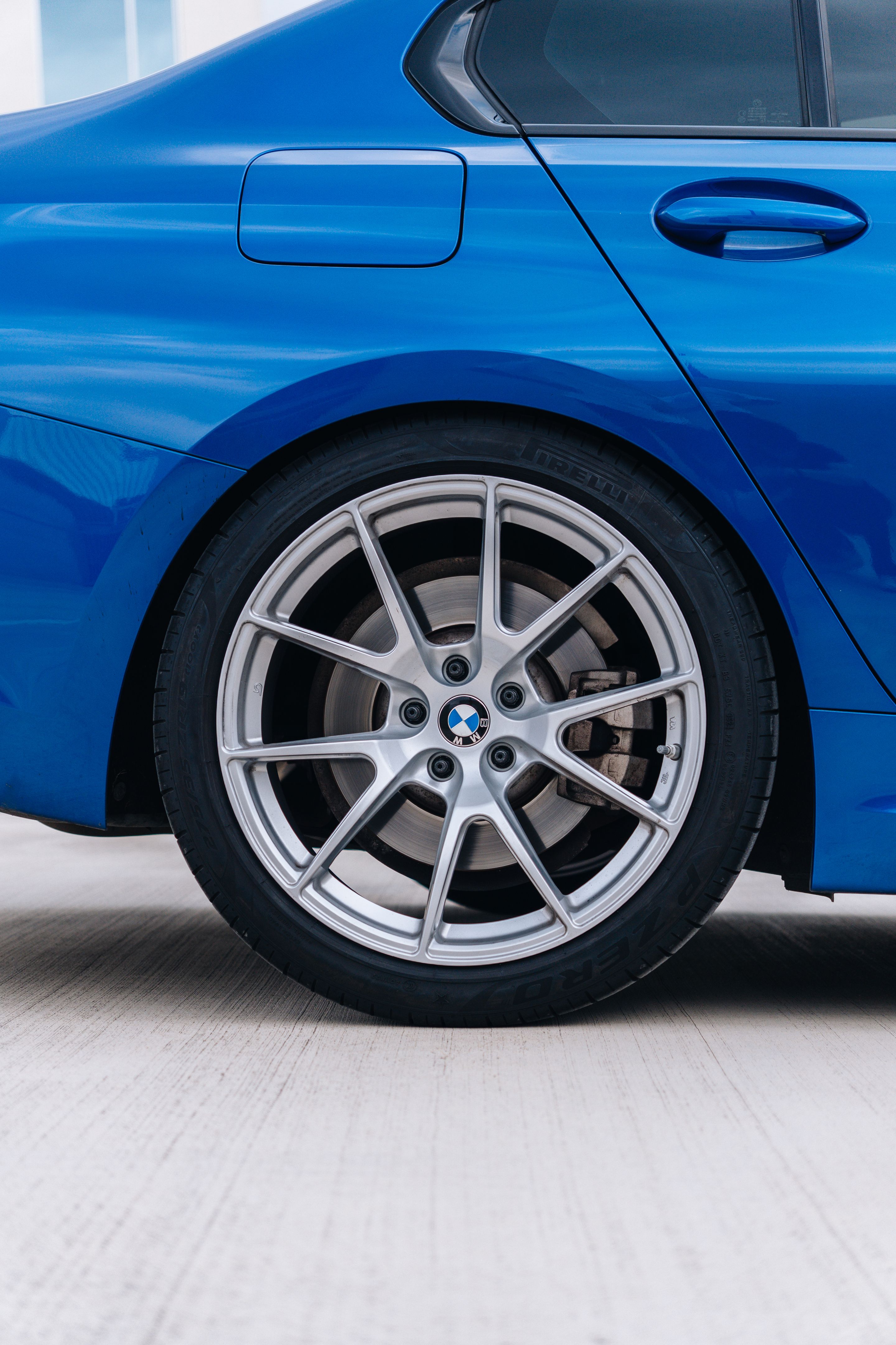 Blue BMW G20 Sedan 3 Series with 19" VS-5 Apex wheels in Race Silver