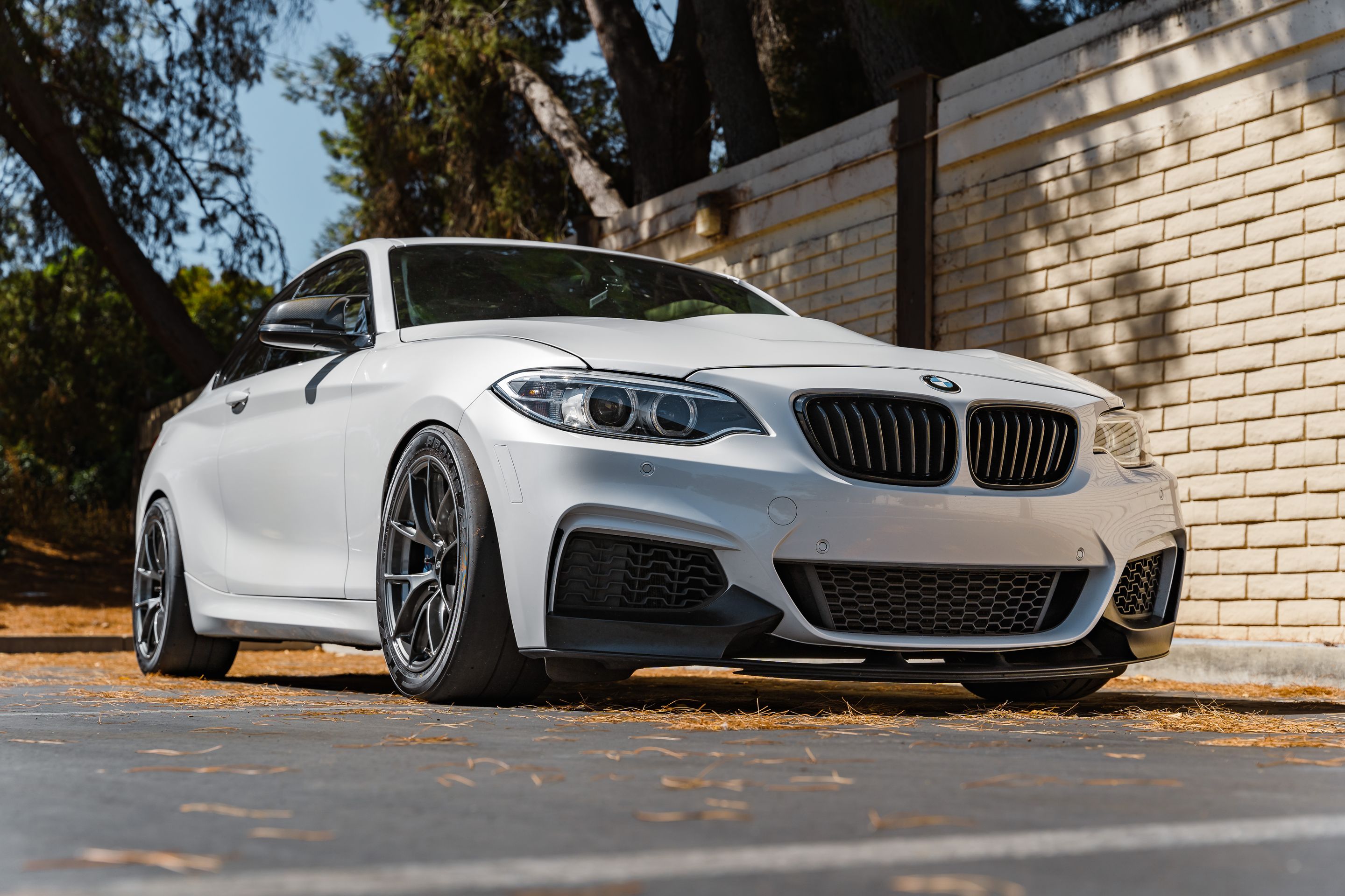 White BMW F22 Coupe 2 Series with 17" VS-5RS Apex wheels in Anthracite