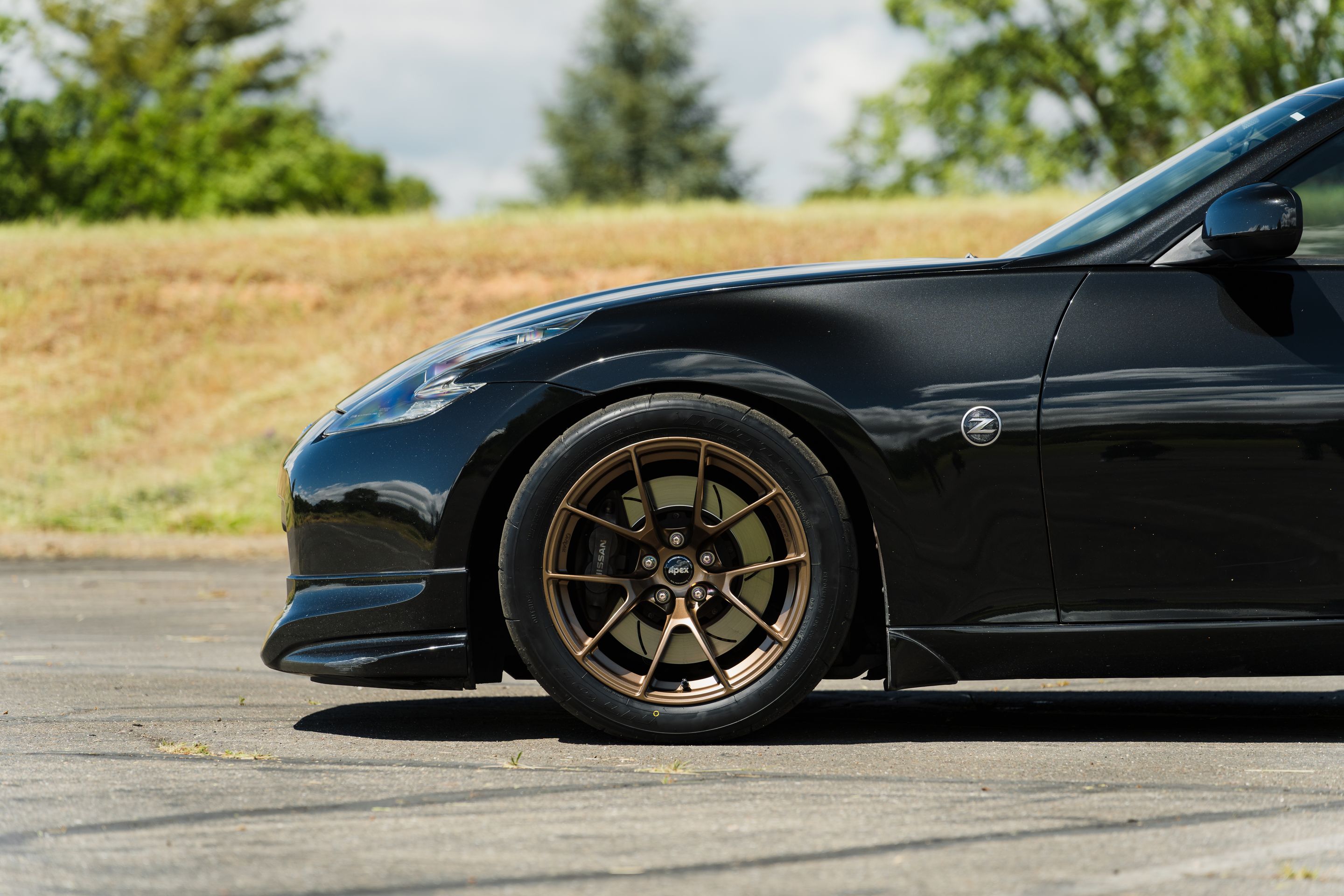 Black Nissan 370Z with 18" VS-5RS Apex wheels in Satin Bronze