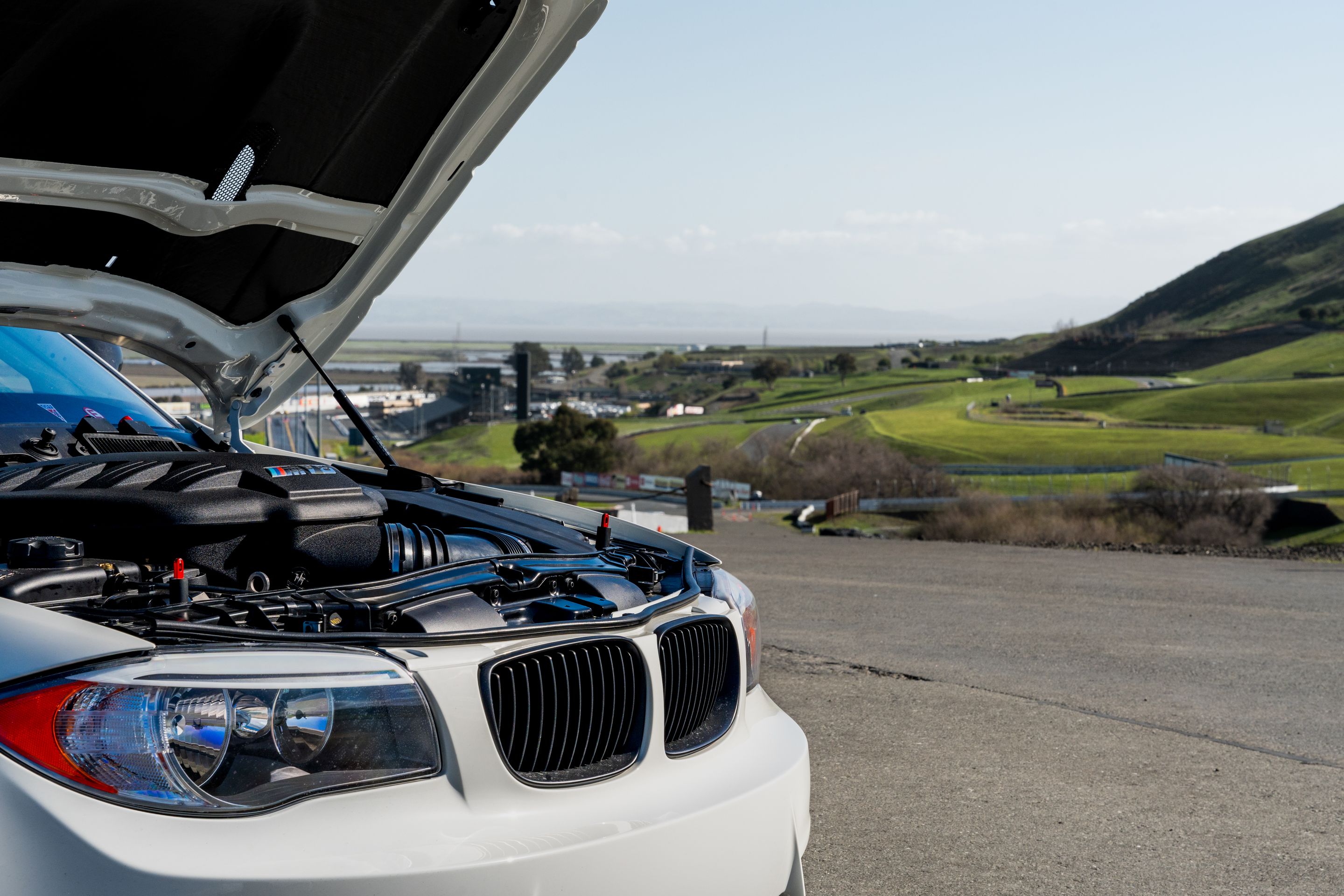 White BMW E82 1M with 18" VS-5 Apex wheels in Race Silver