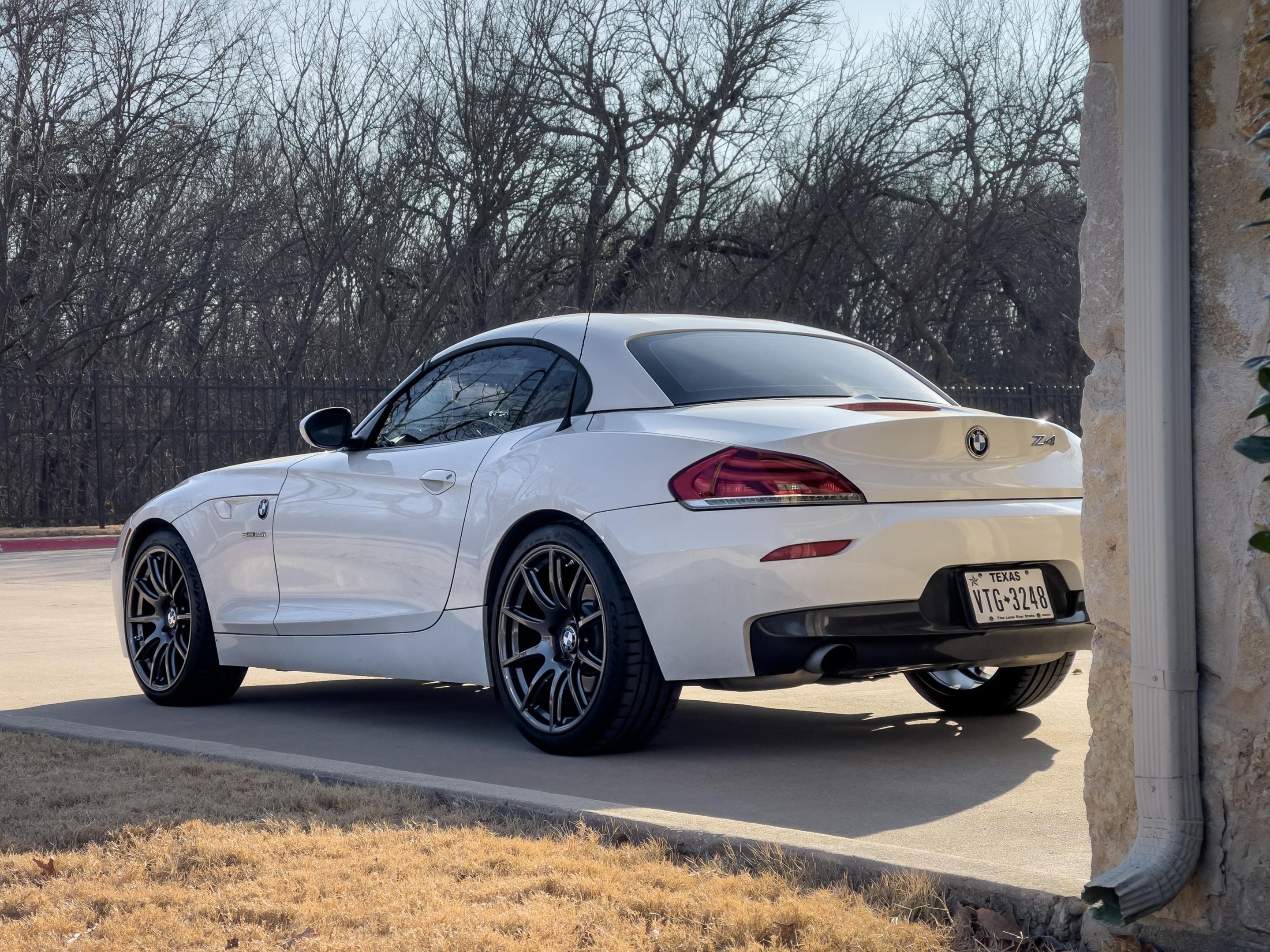 White BMW E89 Z4 with 19" SM-10 Apex wheels in Anthracite