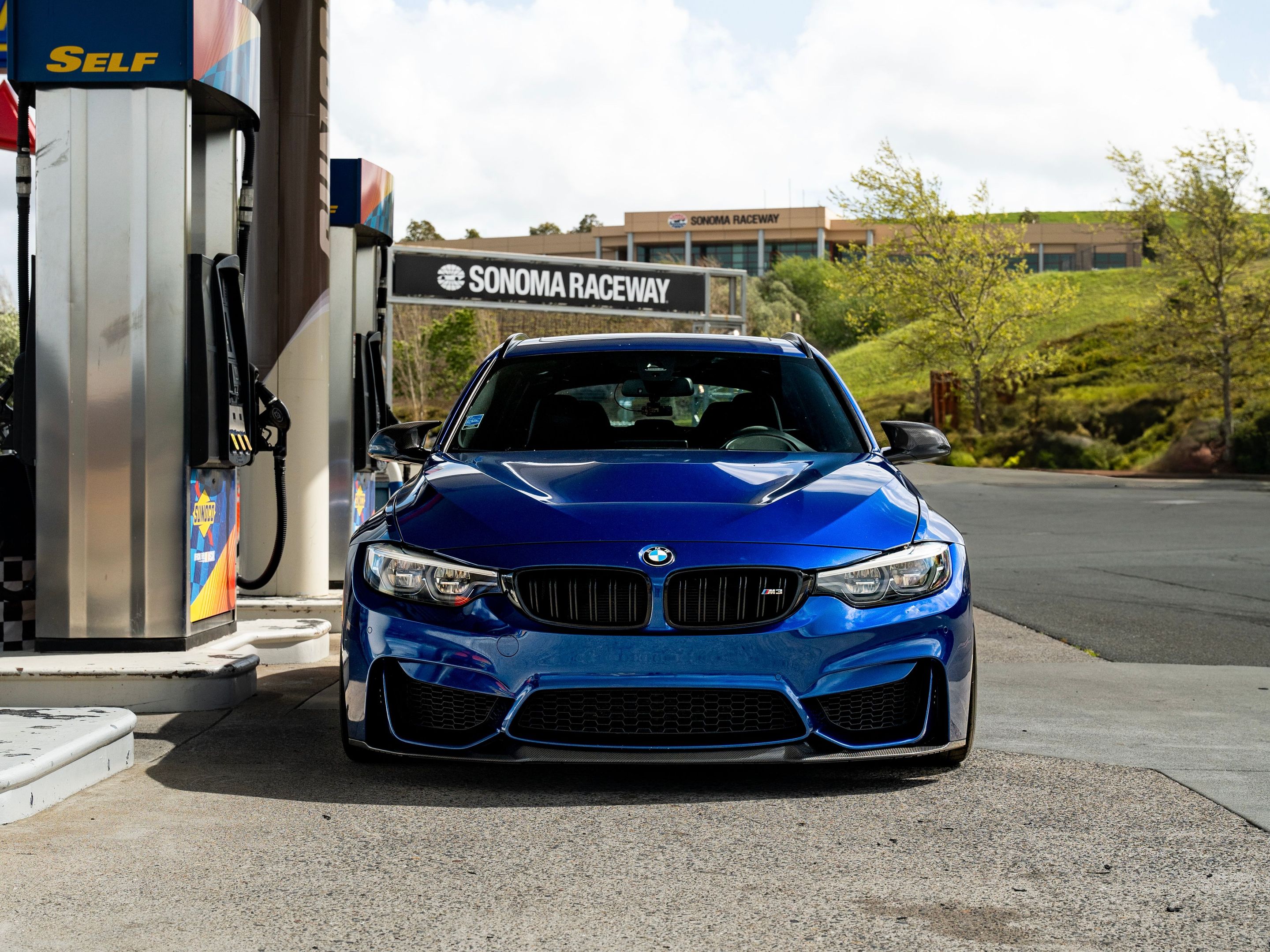 Blue BMW F80 M3 with 18" ML-10RT Apex wheels in Machined Lip Gloss Motorsport Gold