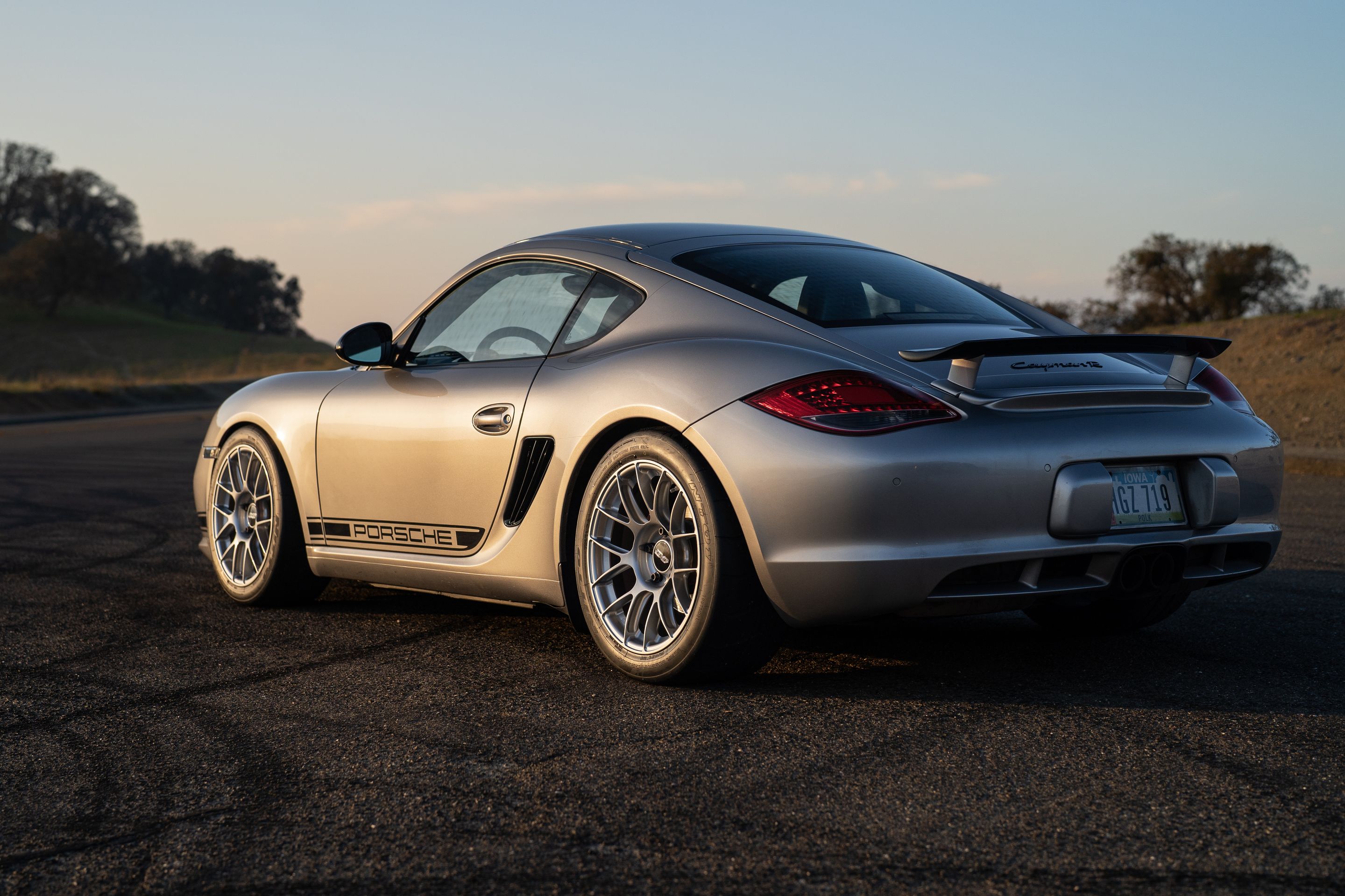 Grey Porsche 987 Cayman R with 18" EC-7RS Apex wheels in Race Silver