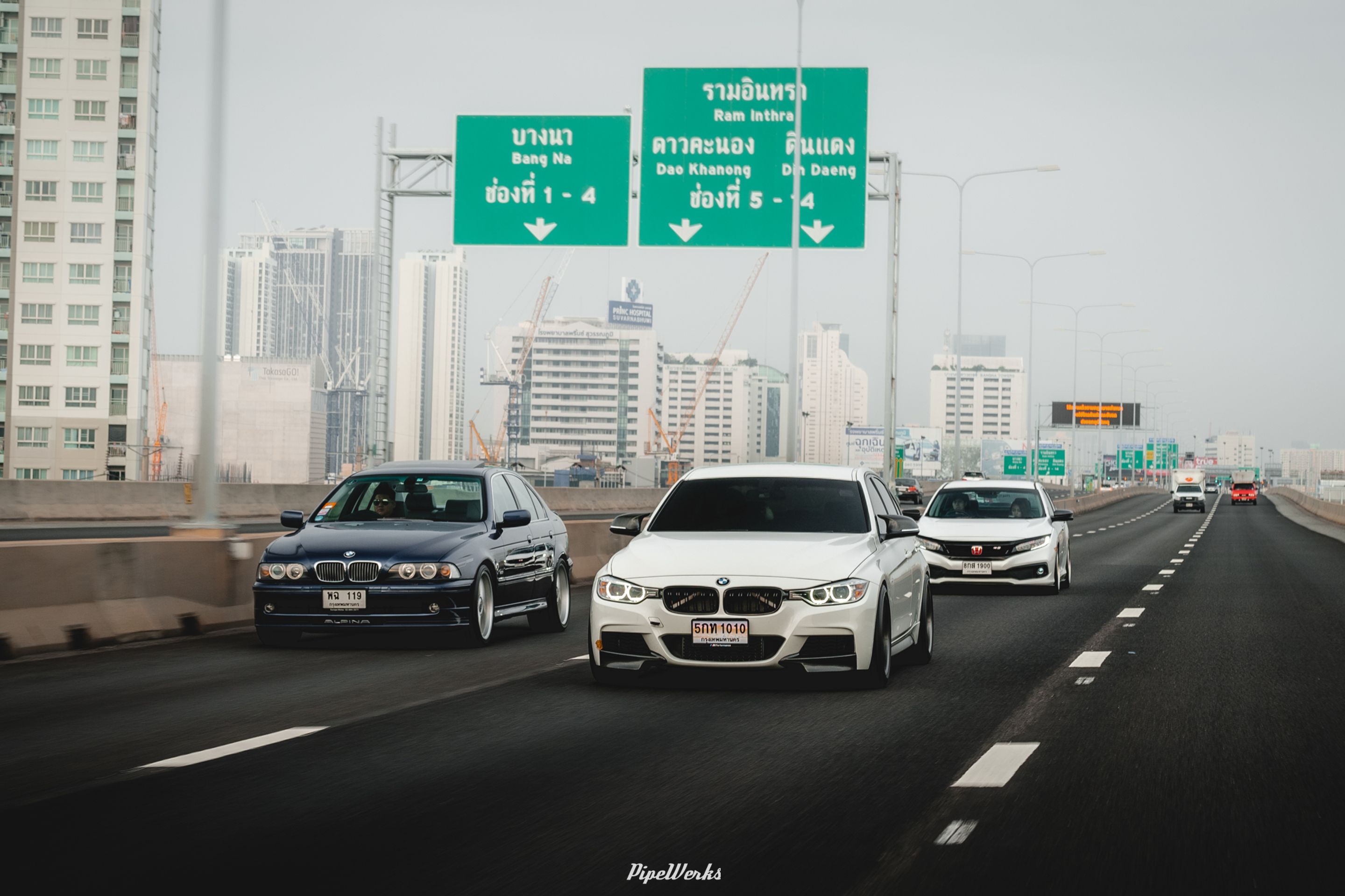 White BMW F30 Sedan 3 Series with 18" ARC-8 Apex wheels in Anthracite