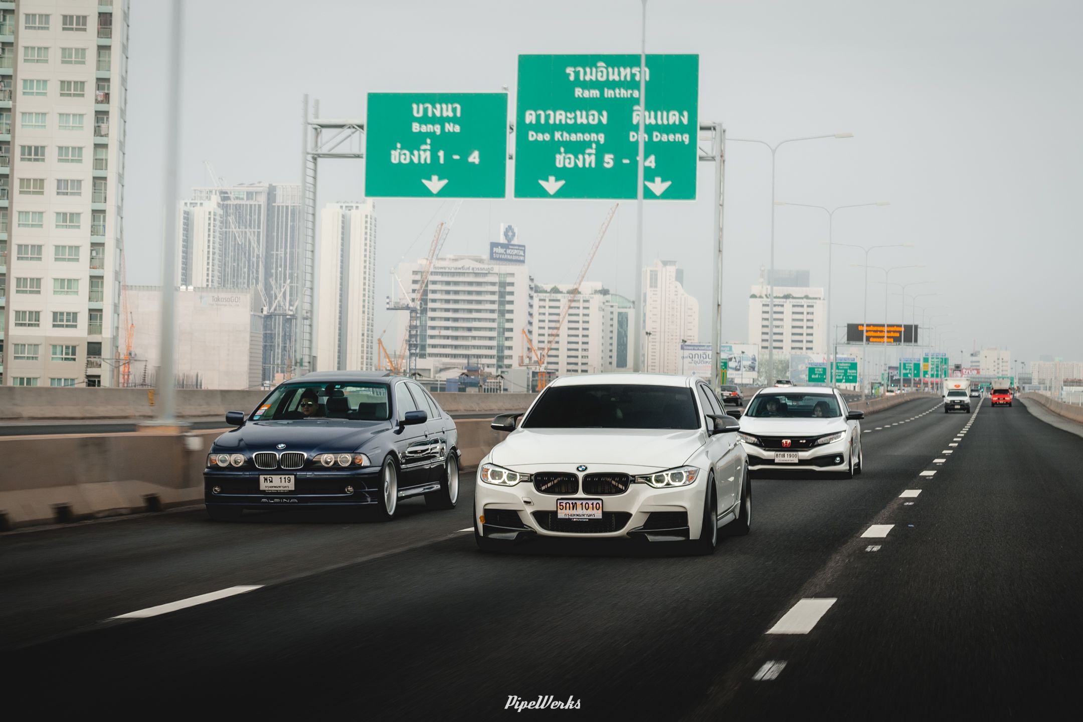 White BMW F30 Sedan 3 Series with 18" ARC-8 Apex wheels in Anthracite