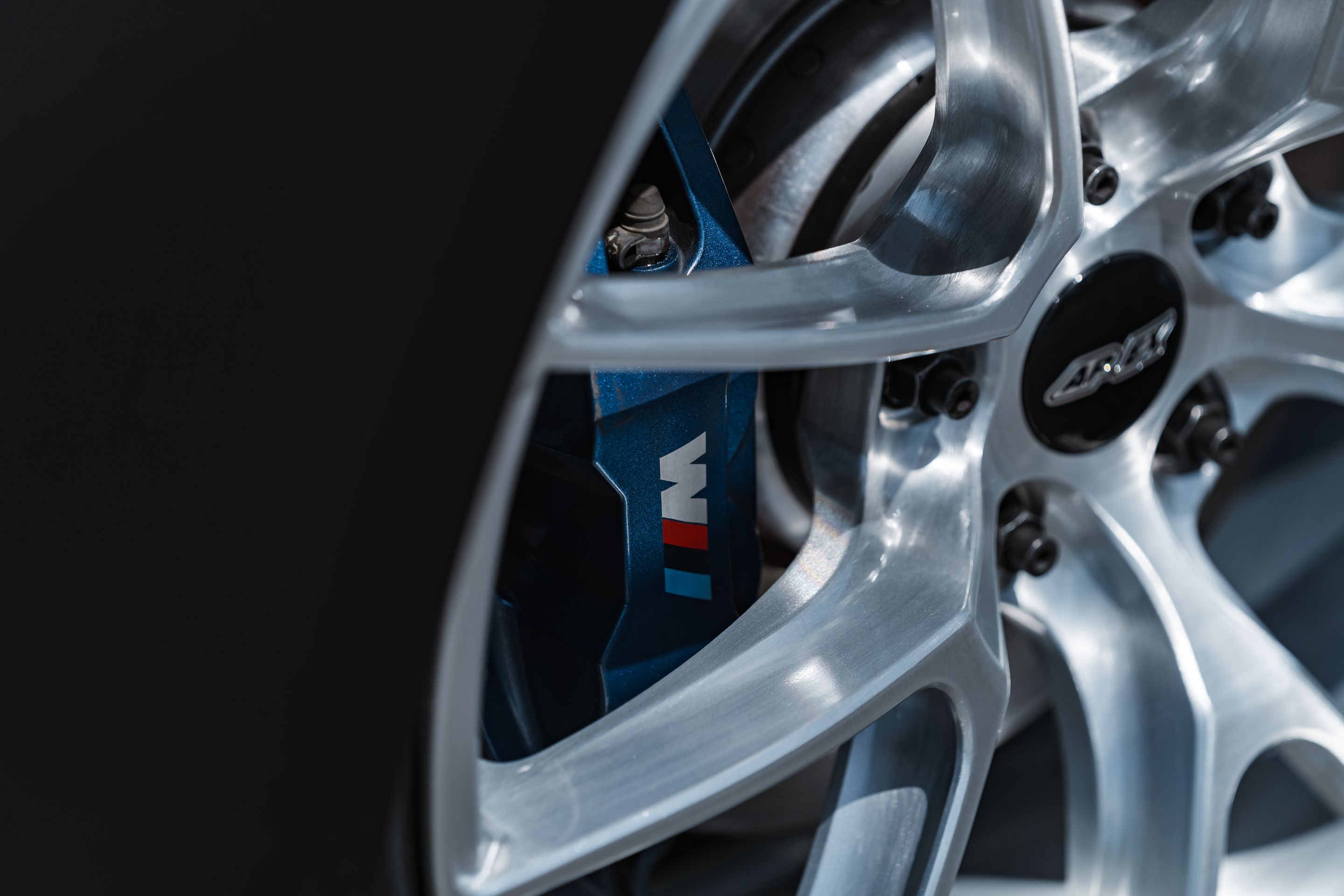 Grey BMW G20 Sedan 3 Series with 20" VS-5RS Apex wheels in Brushed Clear