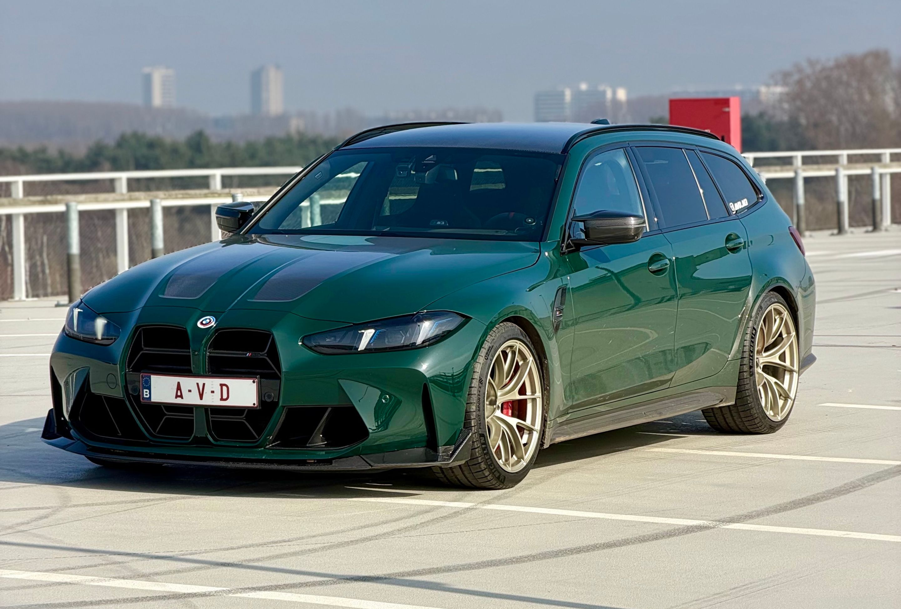 Green BMW G80 M3 with 19"/20" VS-5RS Apex wheels in Motorsport Gold