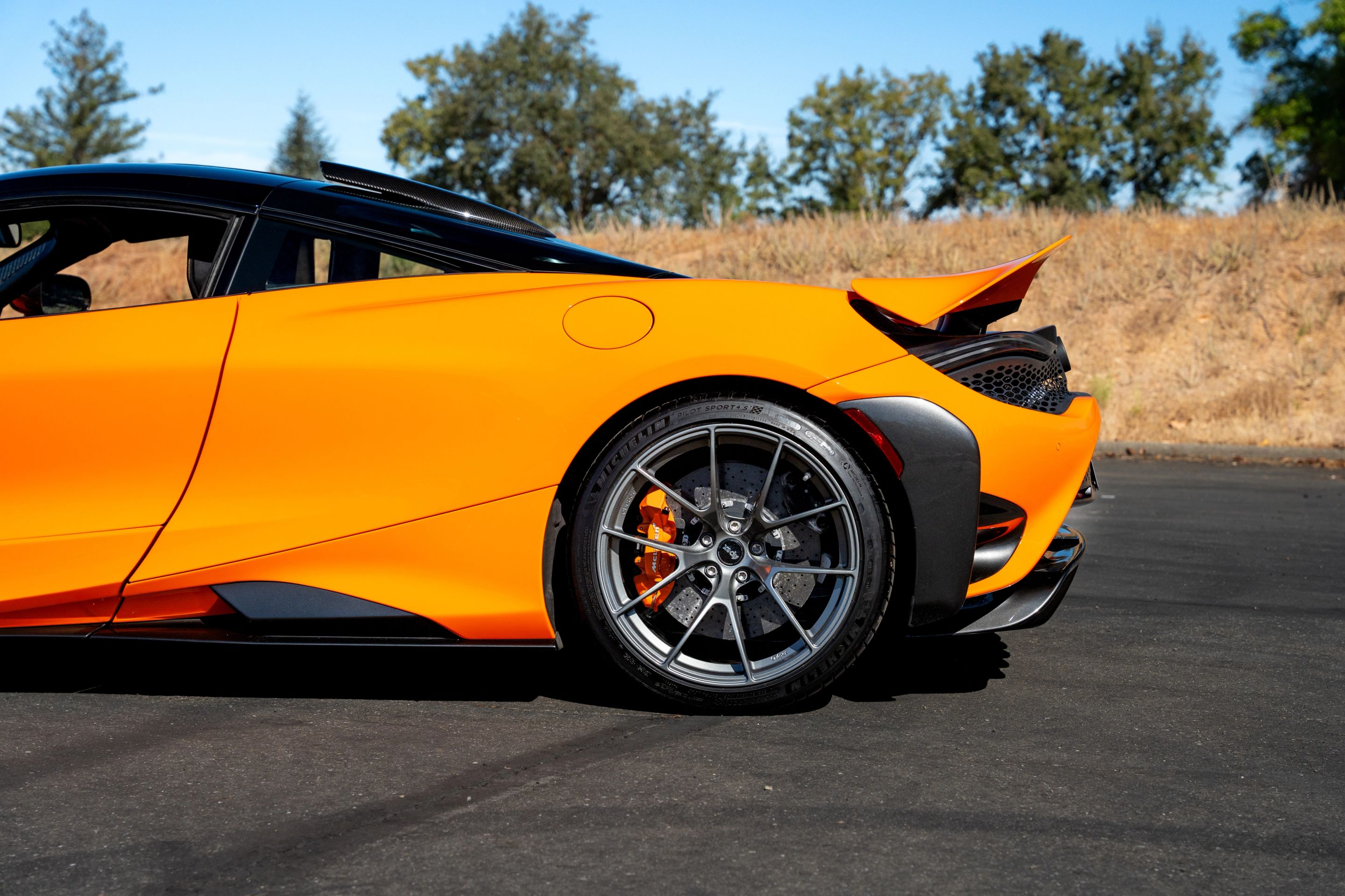 Orange McLaren 765LT with 19"/20" VS-5RS Apex wheels in Anthracite
