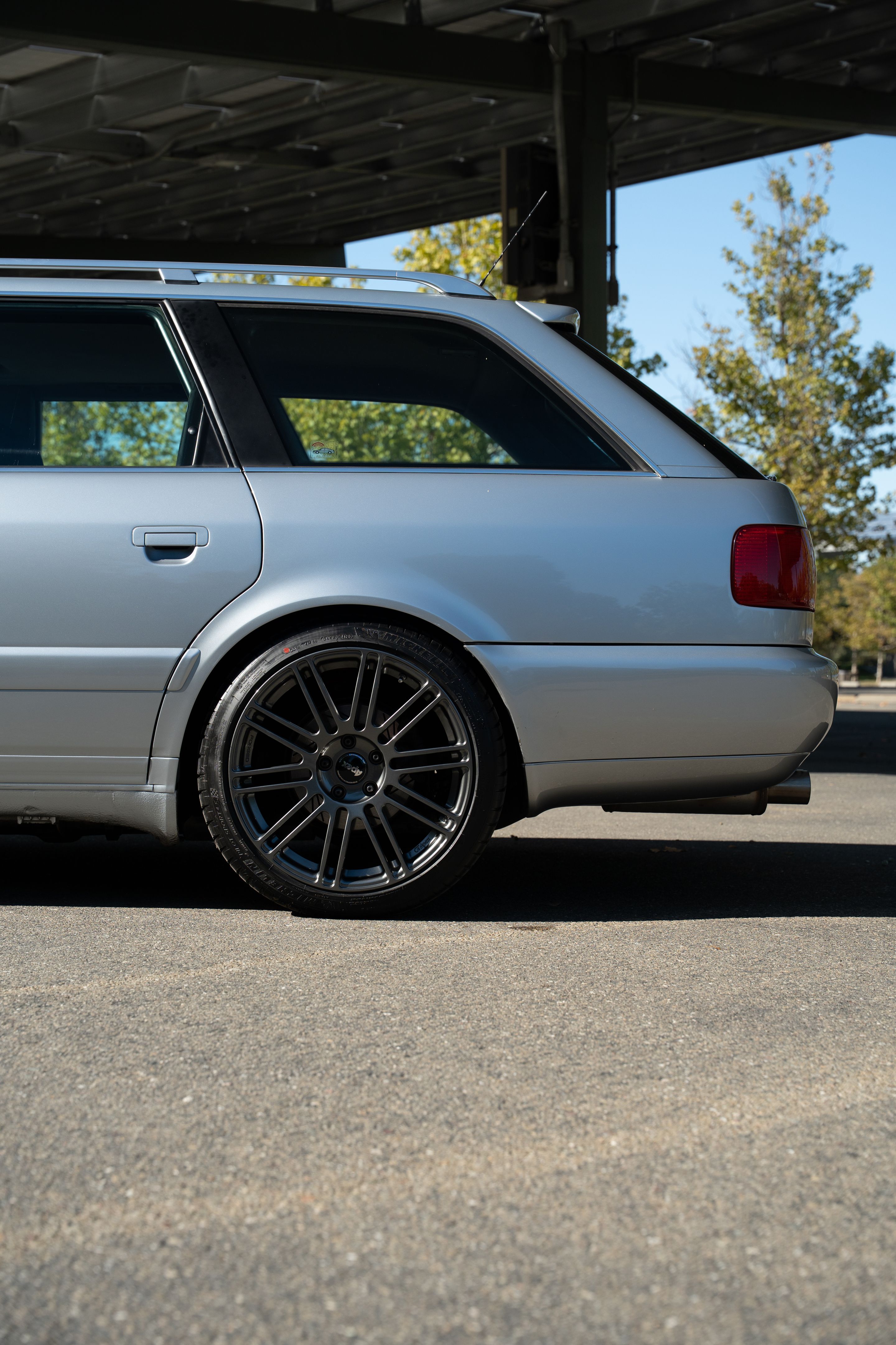 Silver Audi C4 S6 Avant/Wagon with 18" TC-10RT Apex wheels in Anthracite