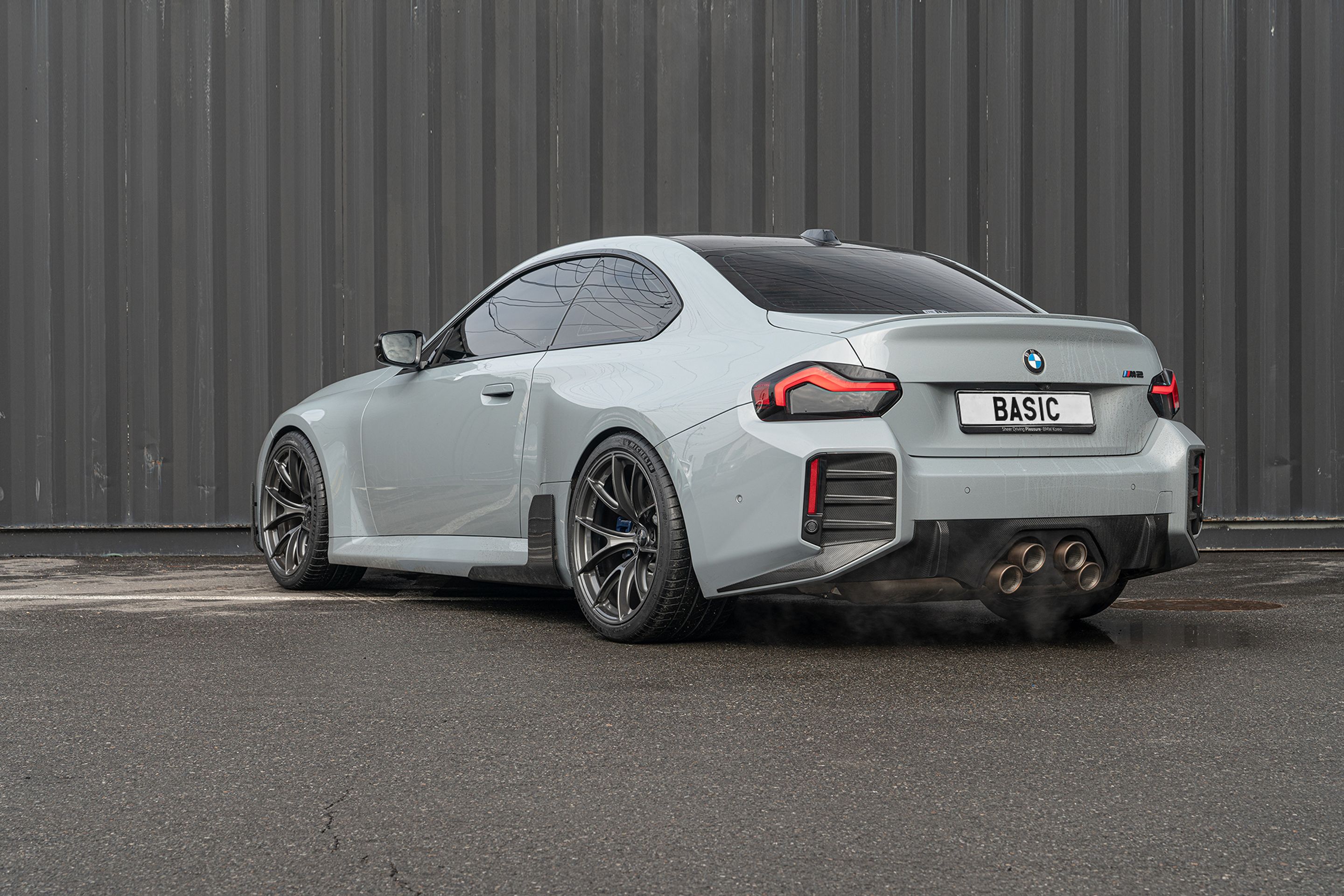Grey BMW G87 M2 with 20" VS-5RS Apex wheels in Anthracite