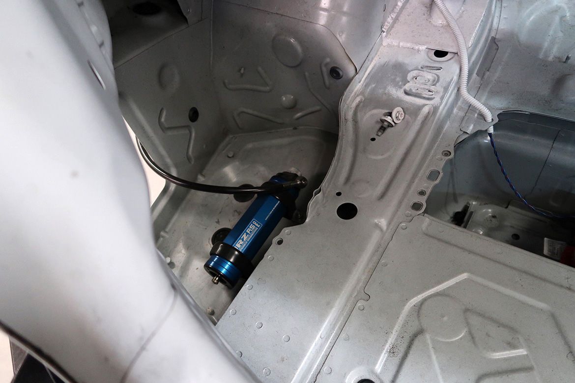 White BMW F87 M2 with 18" FL-5 Apex wheels in Anthracite